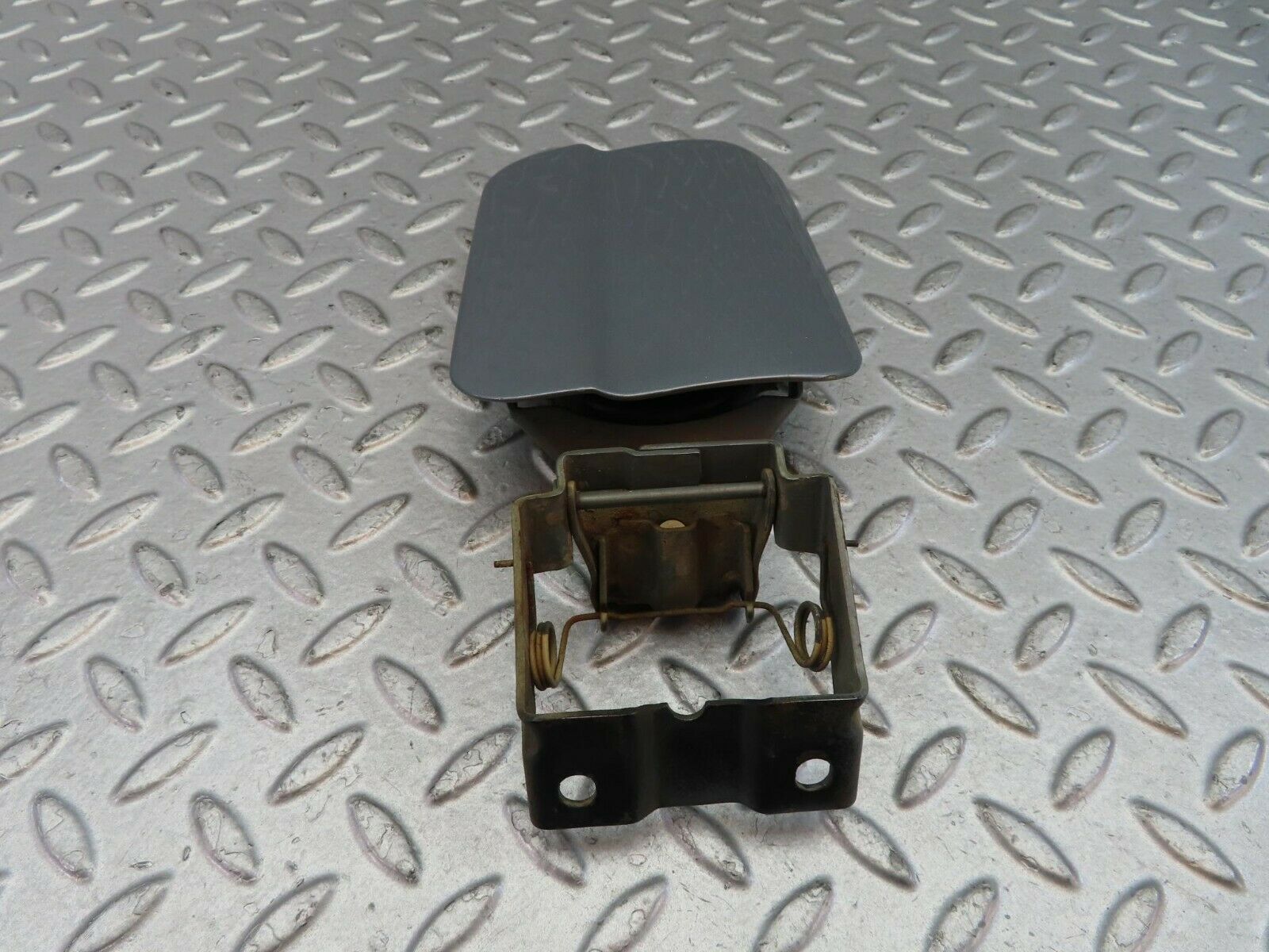 9550 Mercedes-Benz C123 280CE Coupe Fuel Tank Flap Cap 1235840039