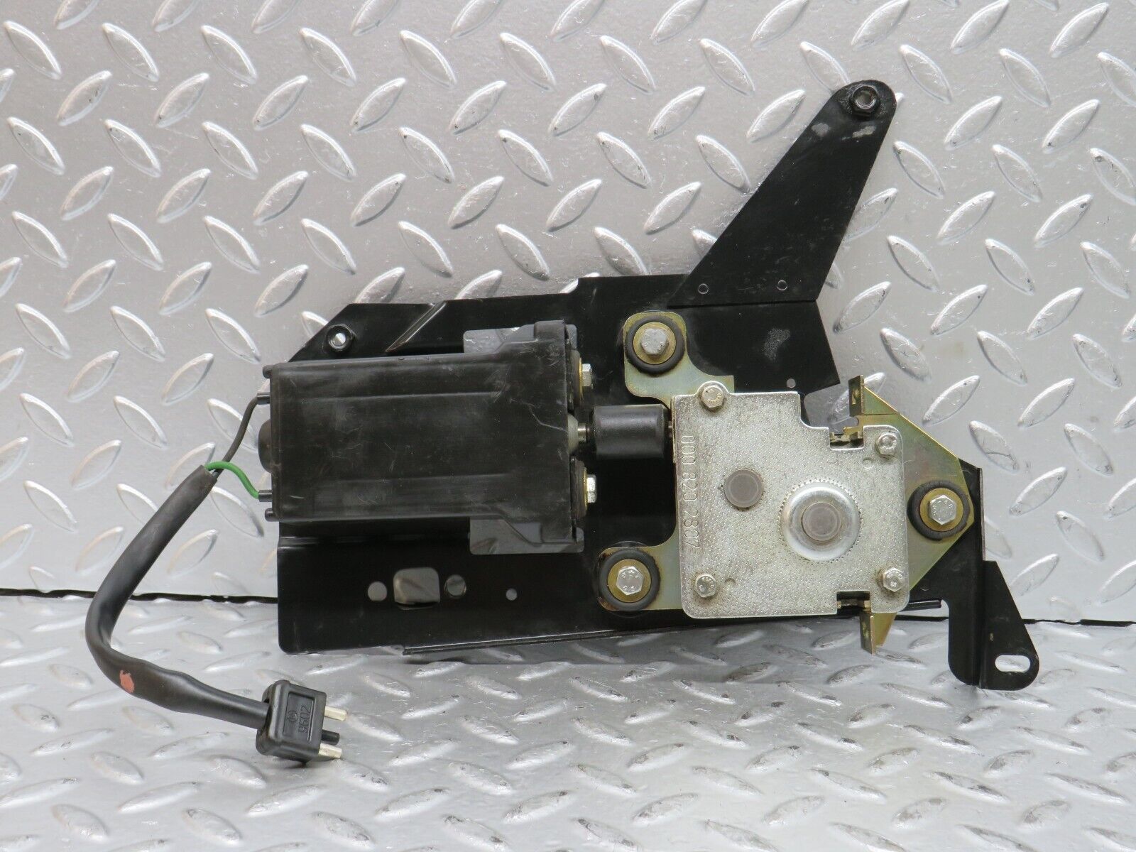 28119 Mercedes-Benz W123 280E Sunroof Motor With Bracket 0008202807