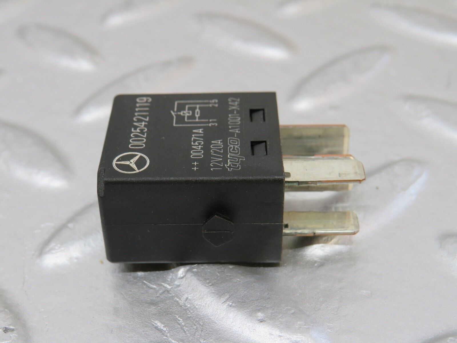 34874 Mercedes-Benz W210 320E Indicator Relay 0025421119