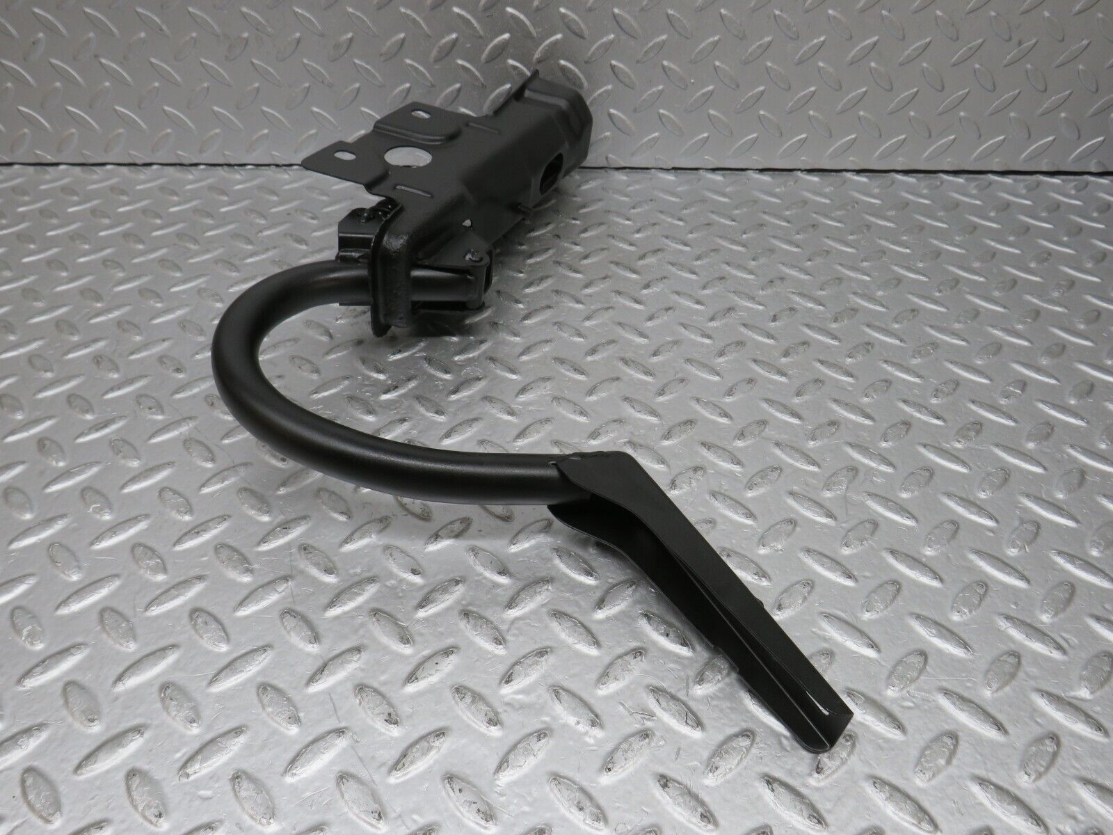 36316 Mercedes-Benz W126 420SE Trunk Hinge Left Side