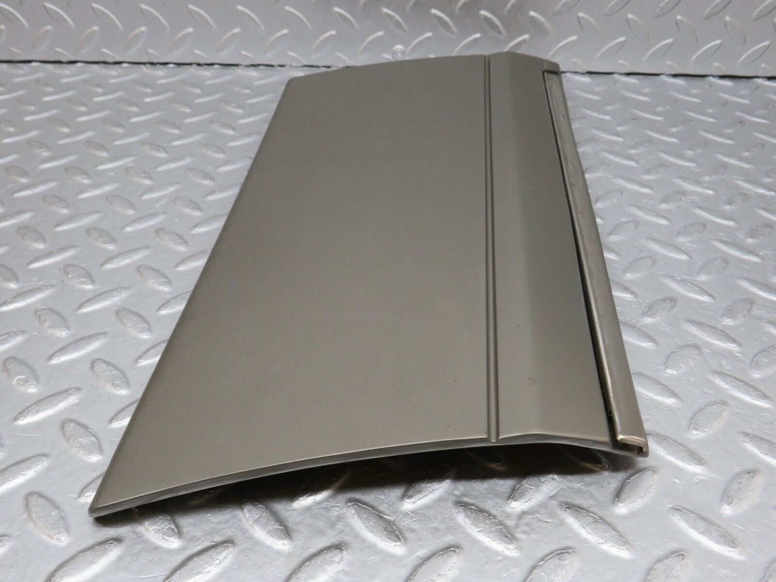 35968 Mercedes-Benz W126 420SE Front Left Fender Wing Moulding Trim 1266903540