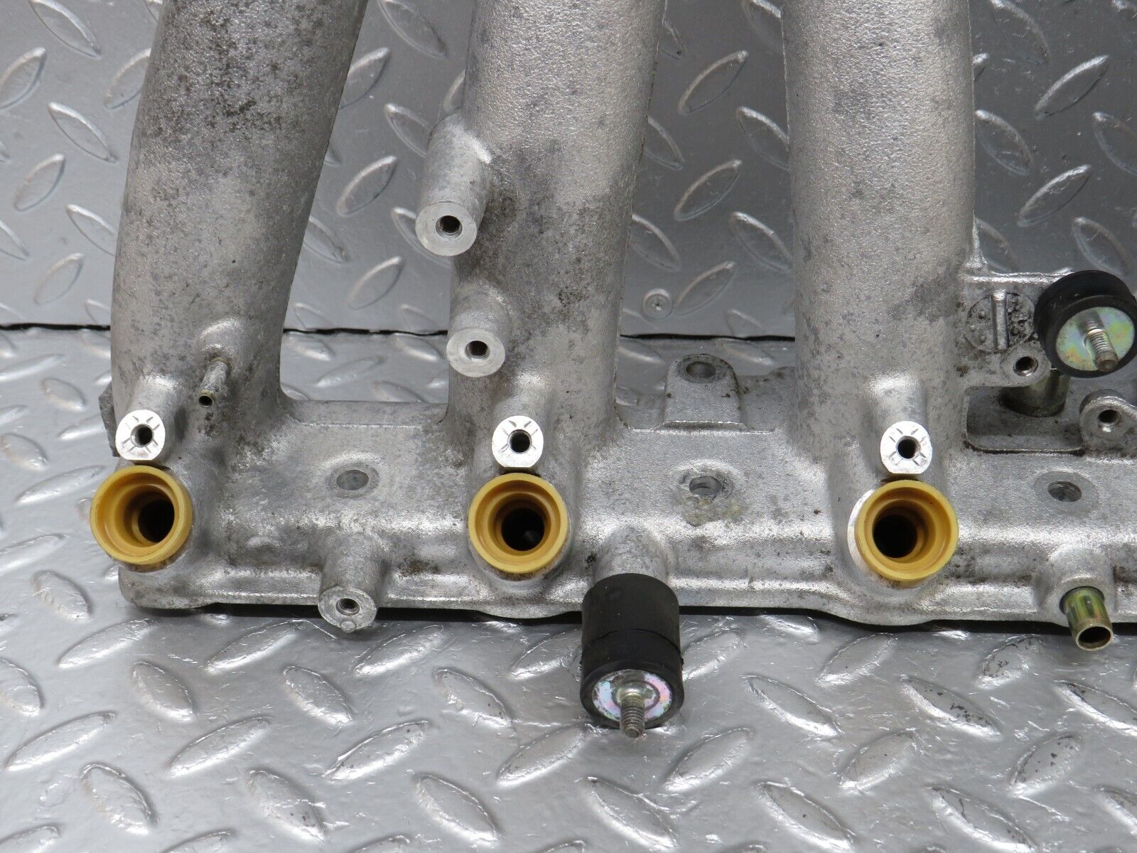 34207 Mercedes-Benz W124 260E Intake Manifold 1031411601