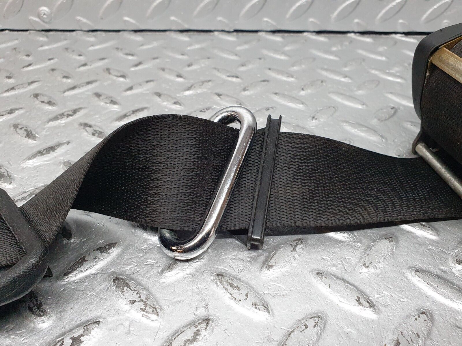 41268 Mercedes-Benz W126 300SE Rear Seat Belt Set With Buckles 124860050396 1248600585 1248601185