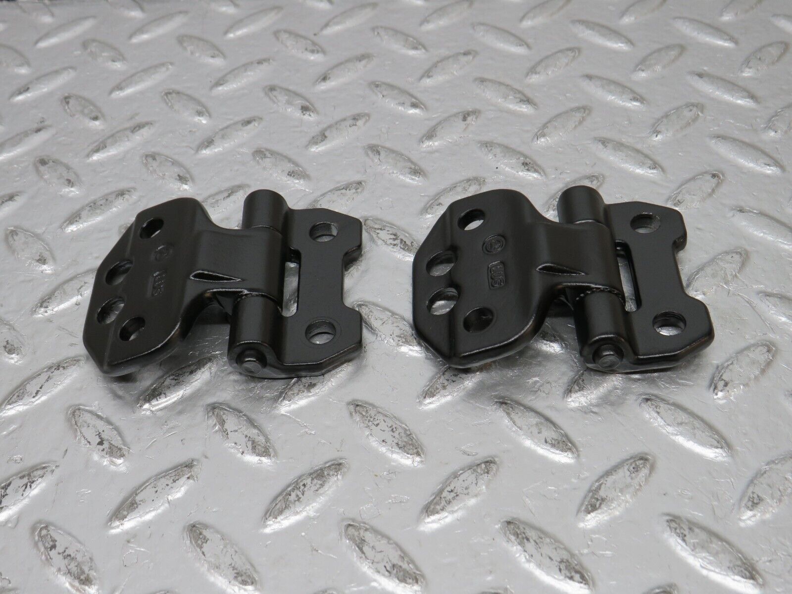 31533 Mercedes-Benz S124 220TE Wagon Door Hinge Right Side