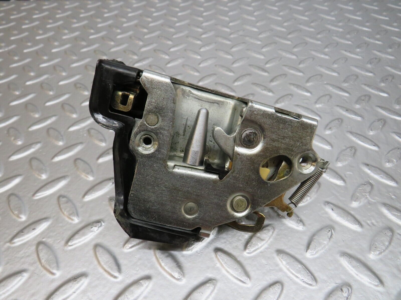 25460 Mercedes-Benz W123 200 Rear Left Door Lock Mechanism 1237230108