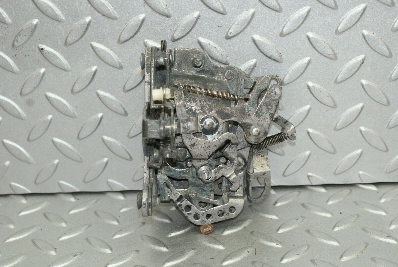 2597 Mercedes-Benz W116 350SE Door Lock Mechanism Left