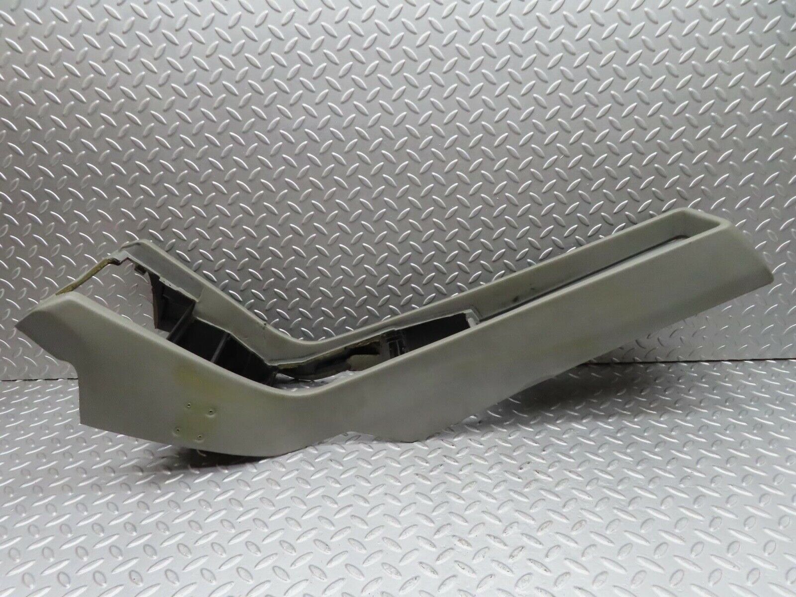 16200 Mercedes-Benz W124 260E Centre Console