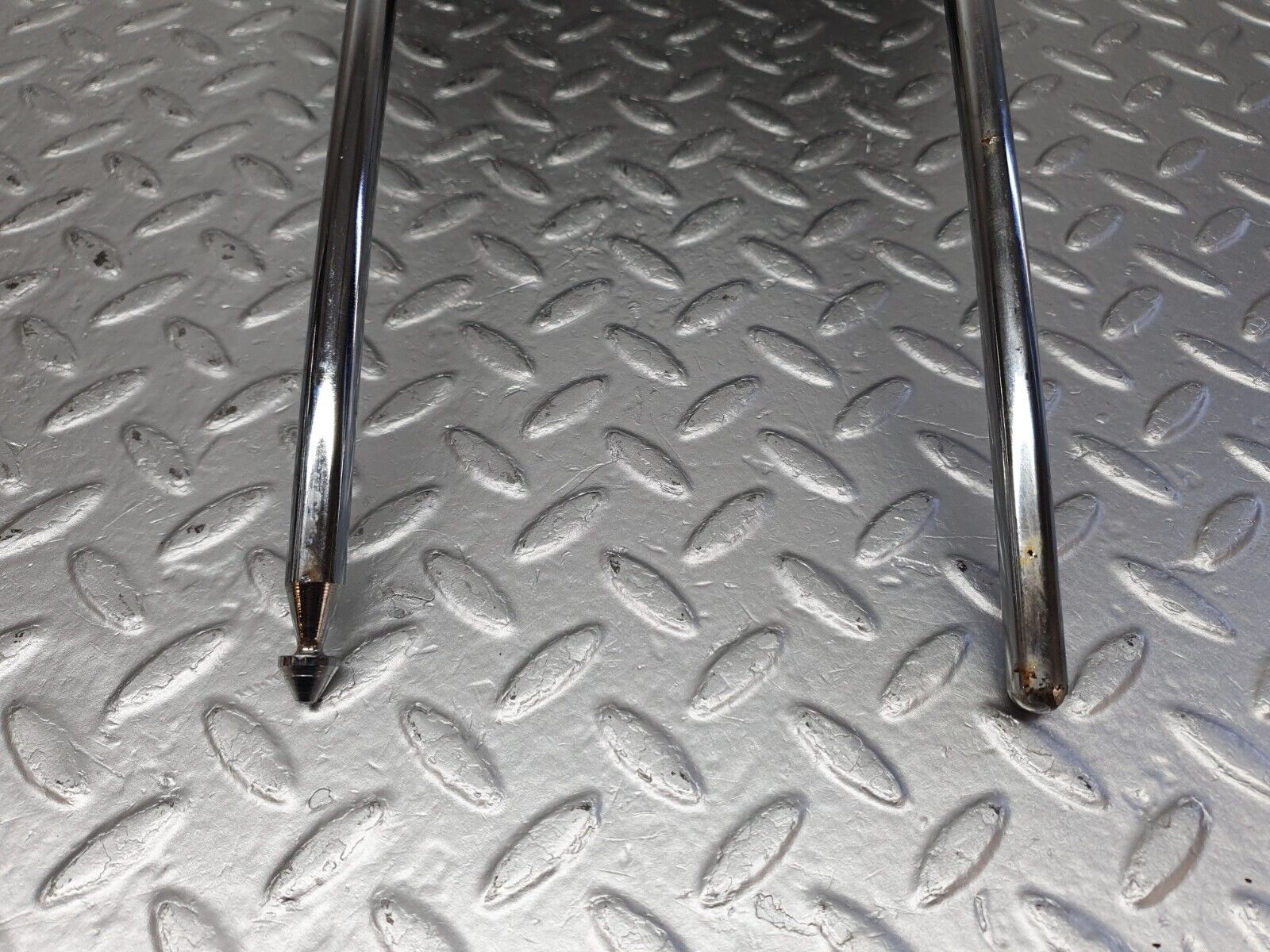 40784 Mercedes-Benz W123 300D Front Seat Headrest Leather Black