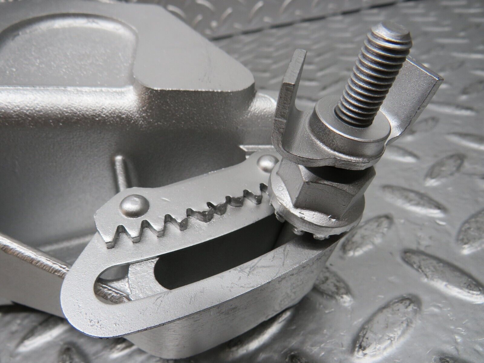 29891 Mercedes-Benz W123 230E Power Steering Pump Bracket 1234660041