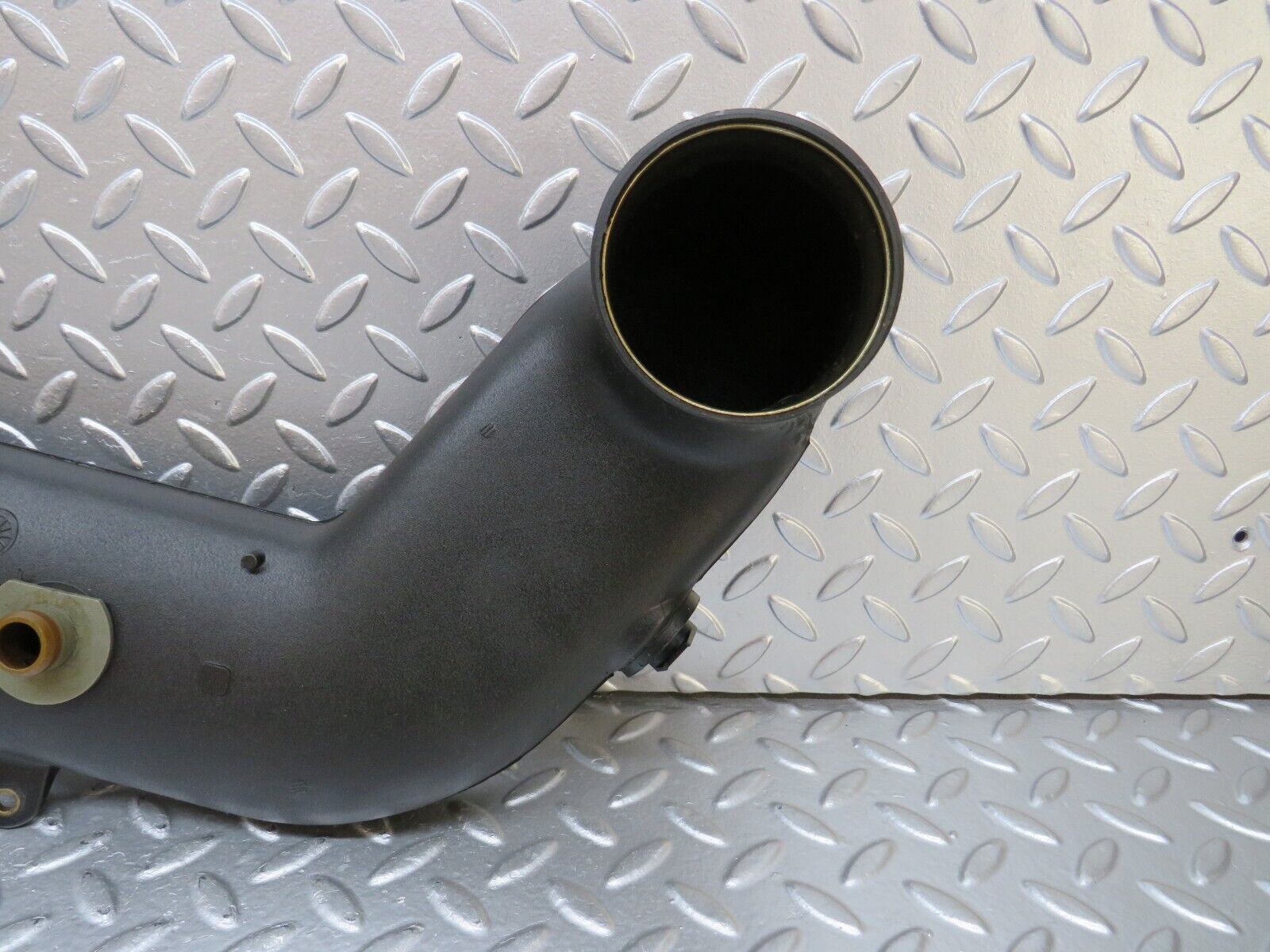 25757 Mercedes-Benz W124 280E Air Intake Pipe 1111400012