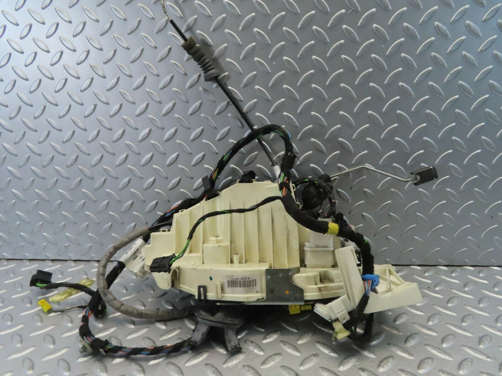 11173 Mercedes-Benz W221 S320 Front Left Soft Close Door Lock 2217202935