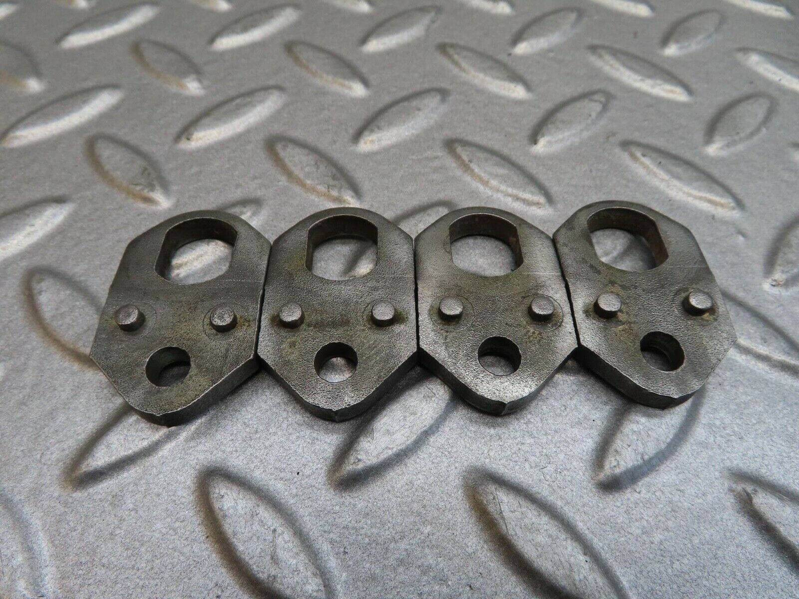 14402 Mercedes-Benz W116 350SE Fuel Injector Bracket Holder 4pcs