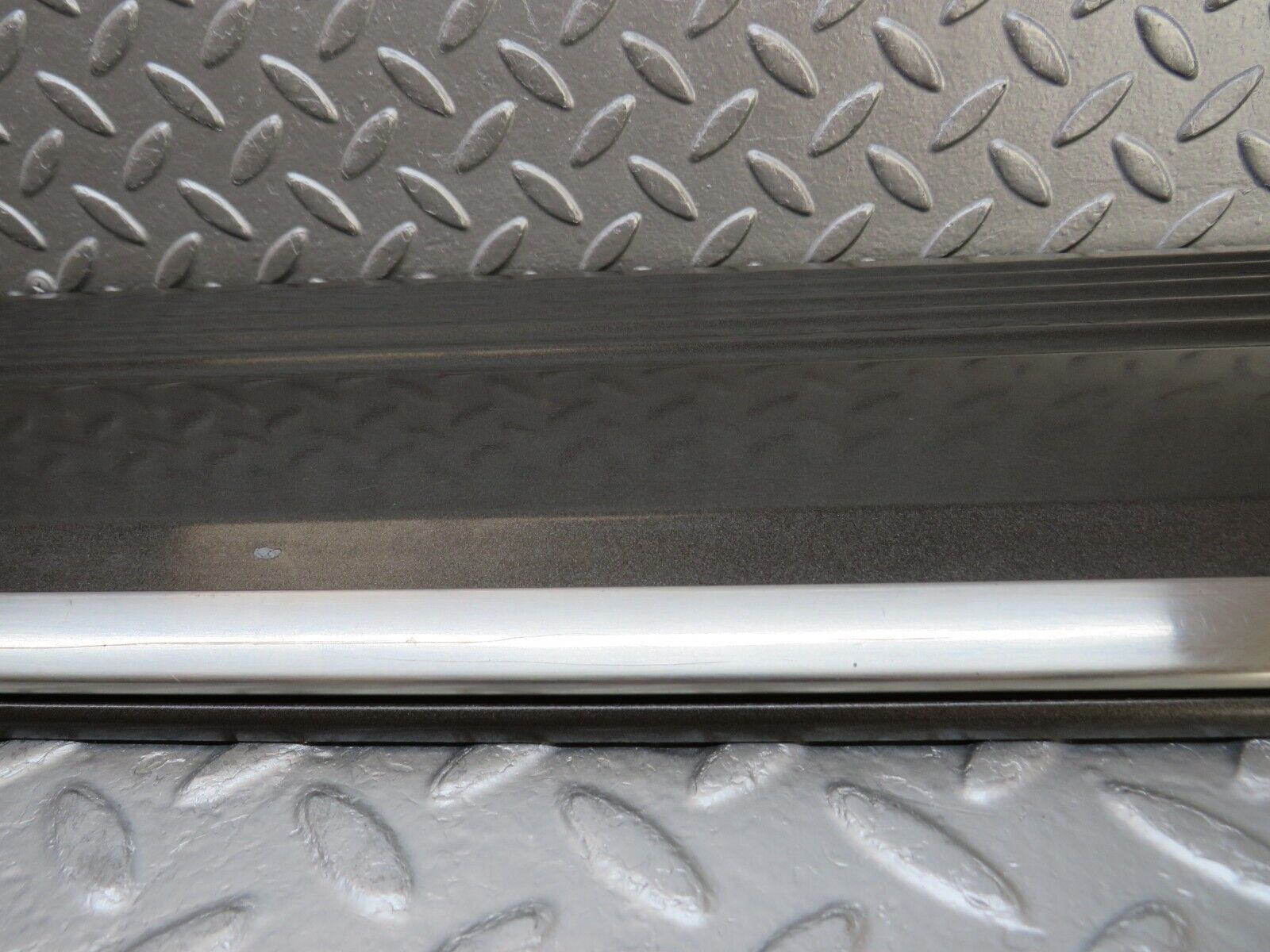 34267 Mercedes-Benz C126 380SEC Coupe Left Door Lower Moulding Trim 1266901140