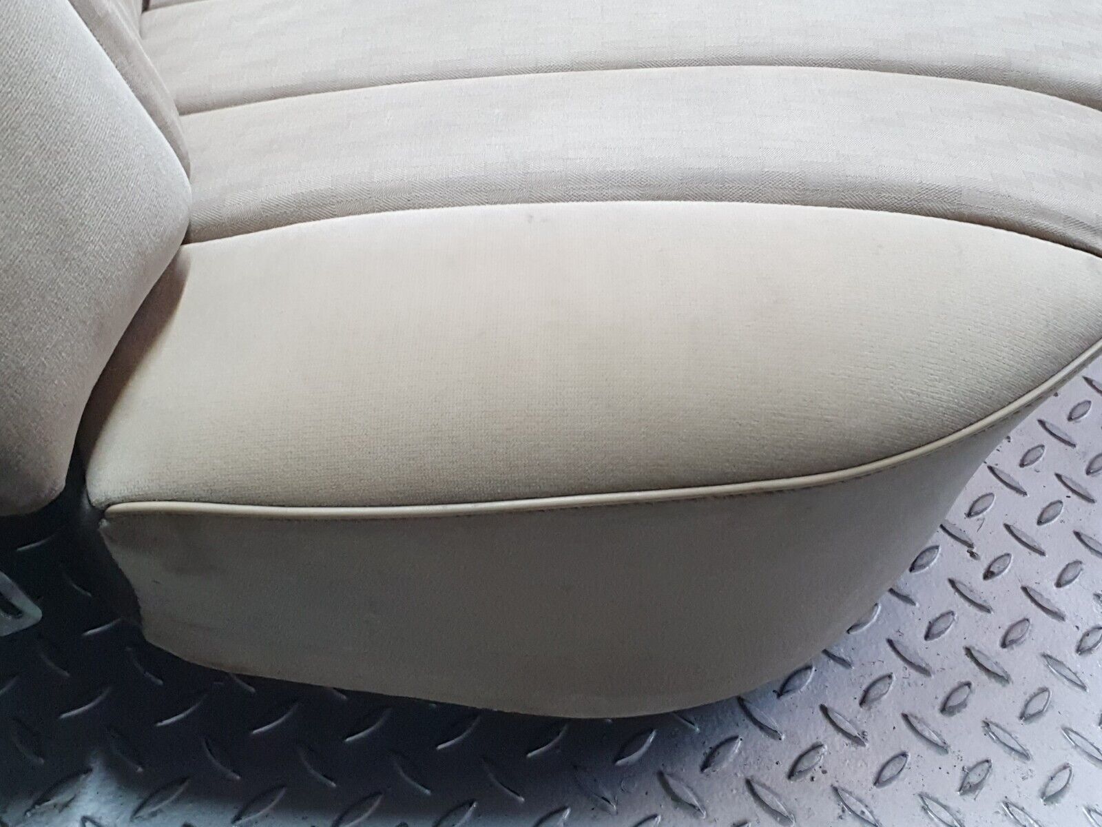 41135 Mercedes-Benz W126 300SE Rear Seat Beige 1269200650