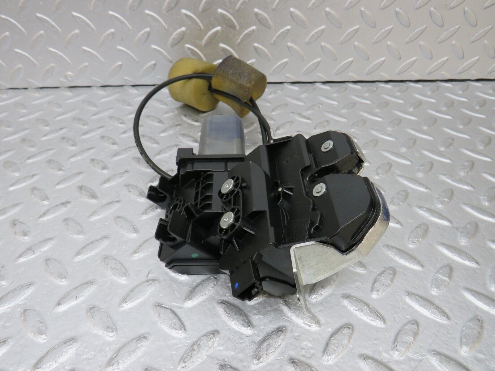 35302 Mercedes-Benz W221 Trunk Lock 2217500085