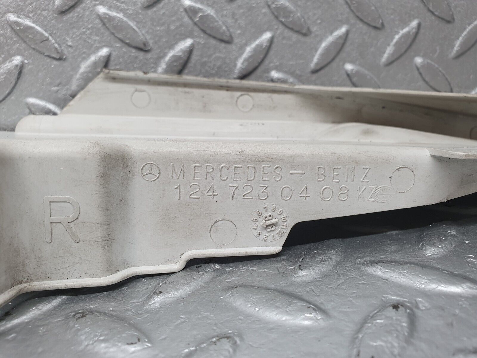 41396 Mercedes-Benz W124 200E Front Door Lock Cover 2x 1247230408 1247230308