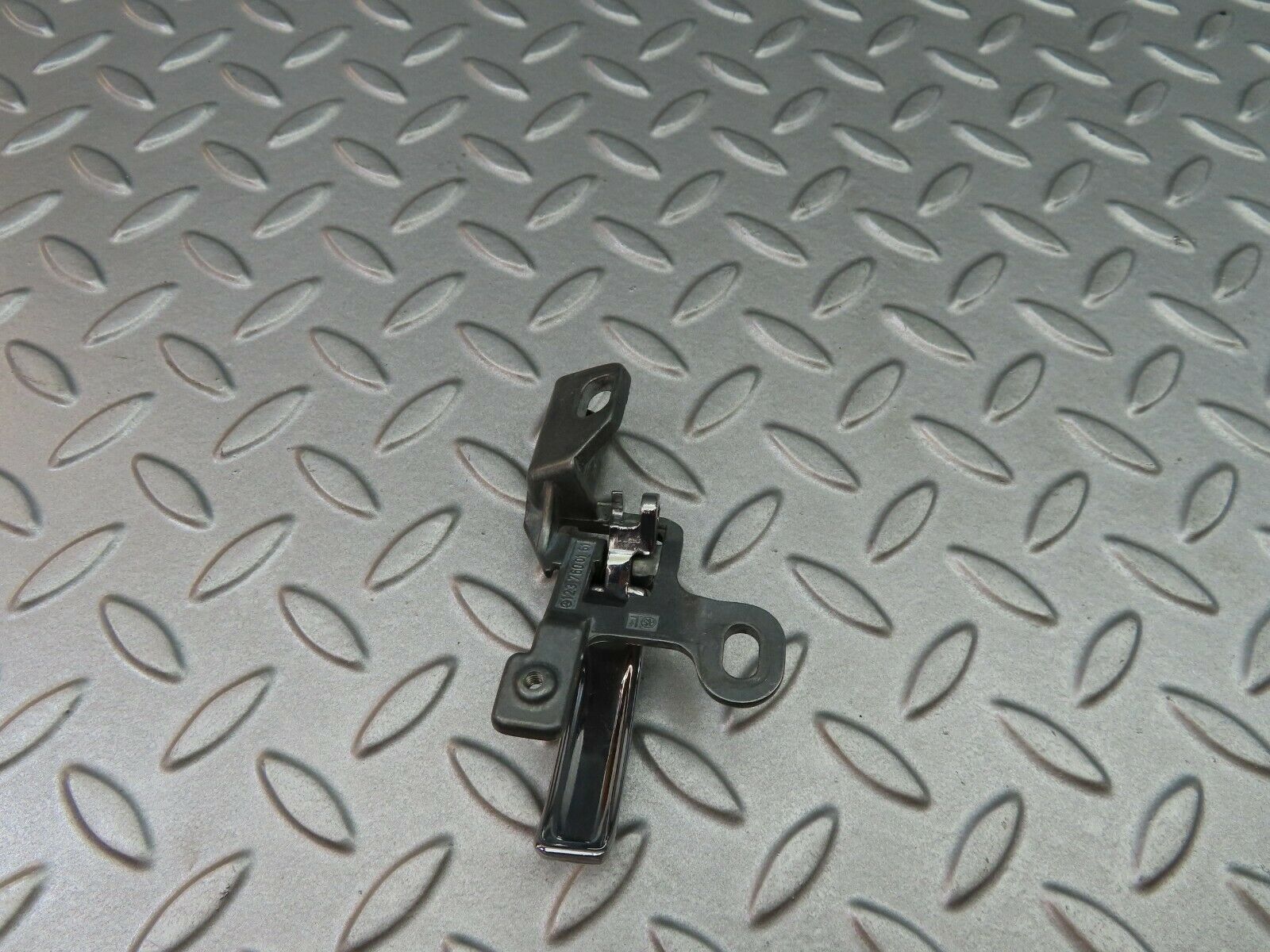 5810 Mercedes-Benz W123 200 Left Interior Door Handle 1237600161