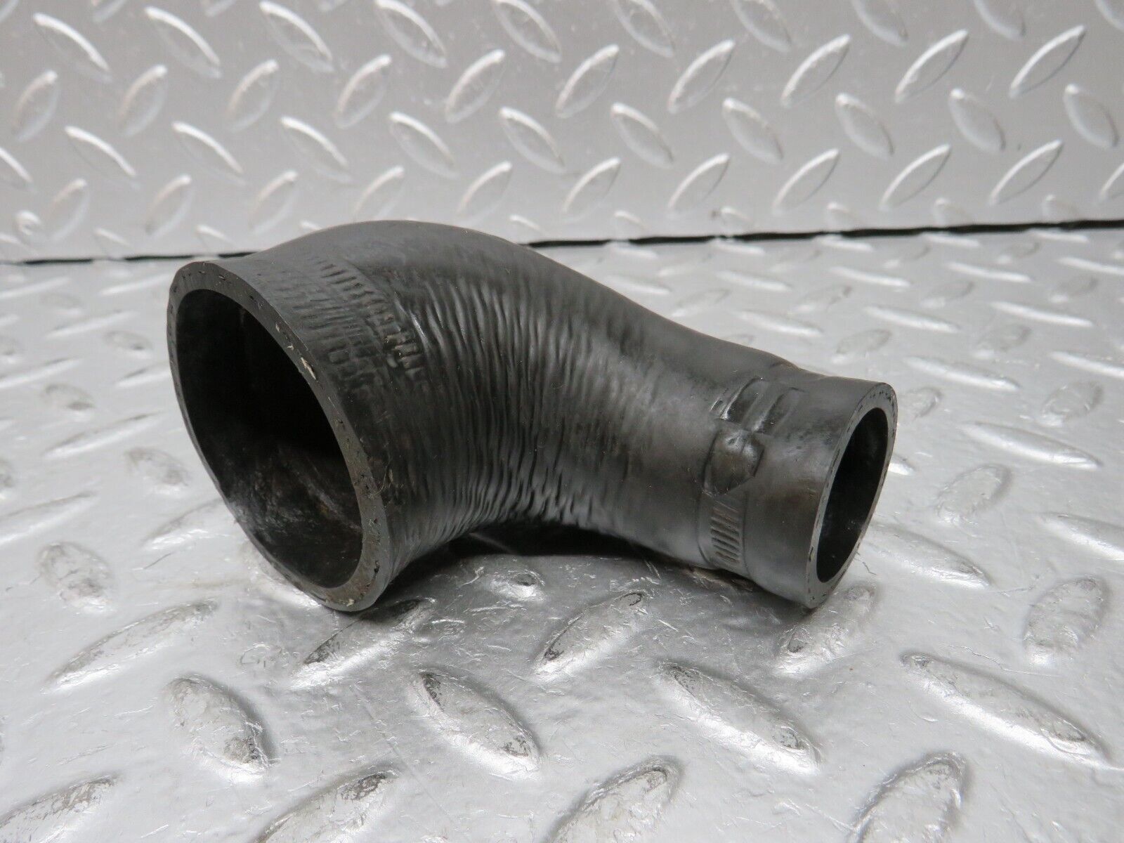 30132 Porsche 924 Radiator Hose 046121051