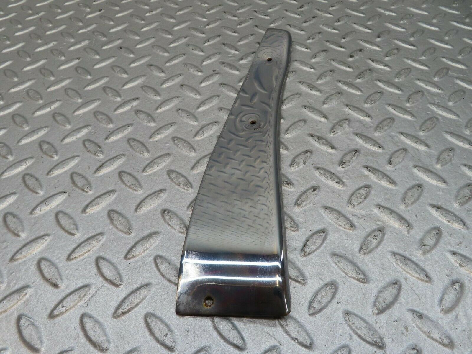 16599 Mercedes-Benz C107 380SLC Right Door Chrome Cover