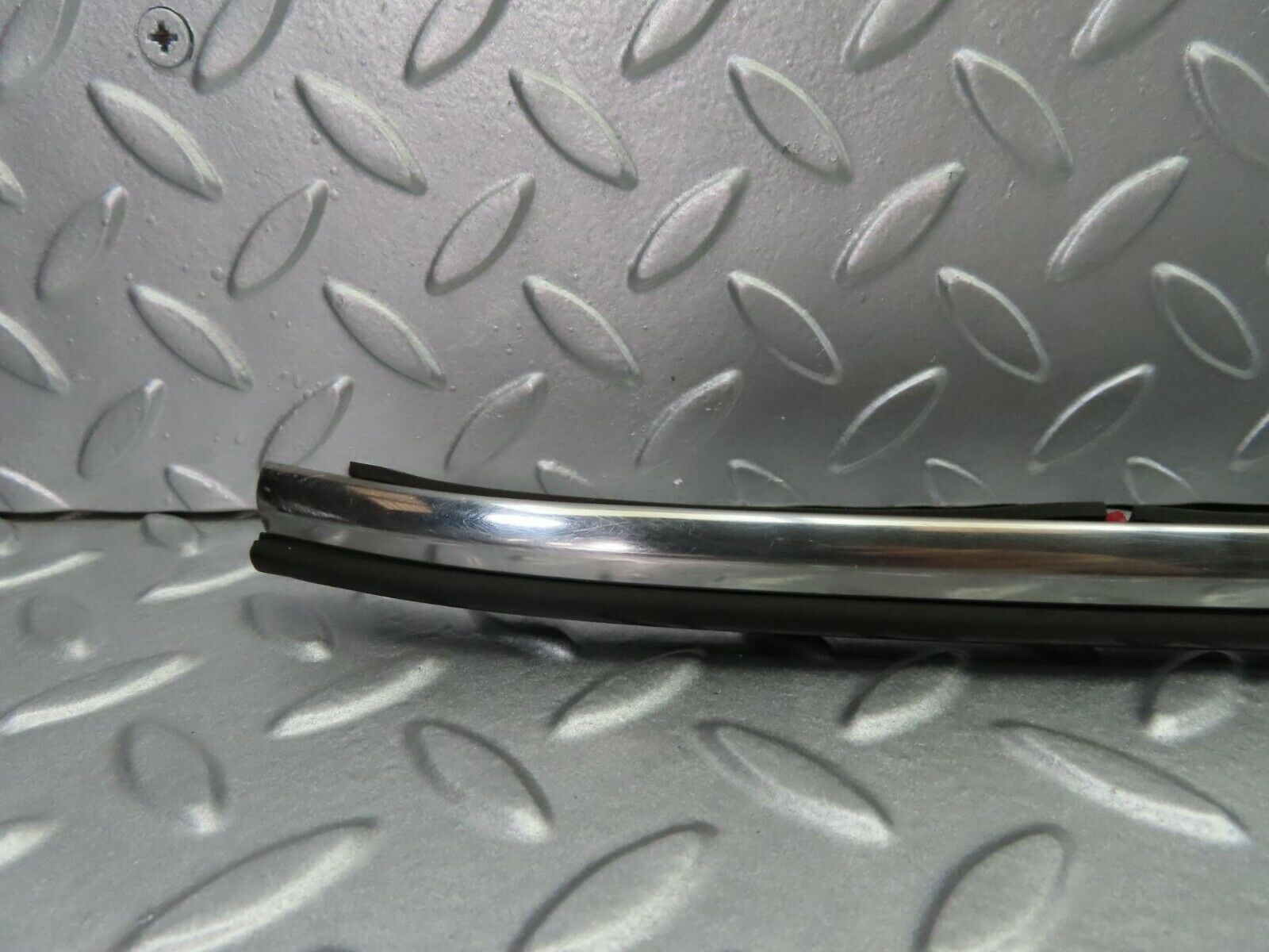 7872 Mercedes-Benz W115 220D Centre Fender Wing Chrome Trim Rear Right