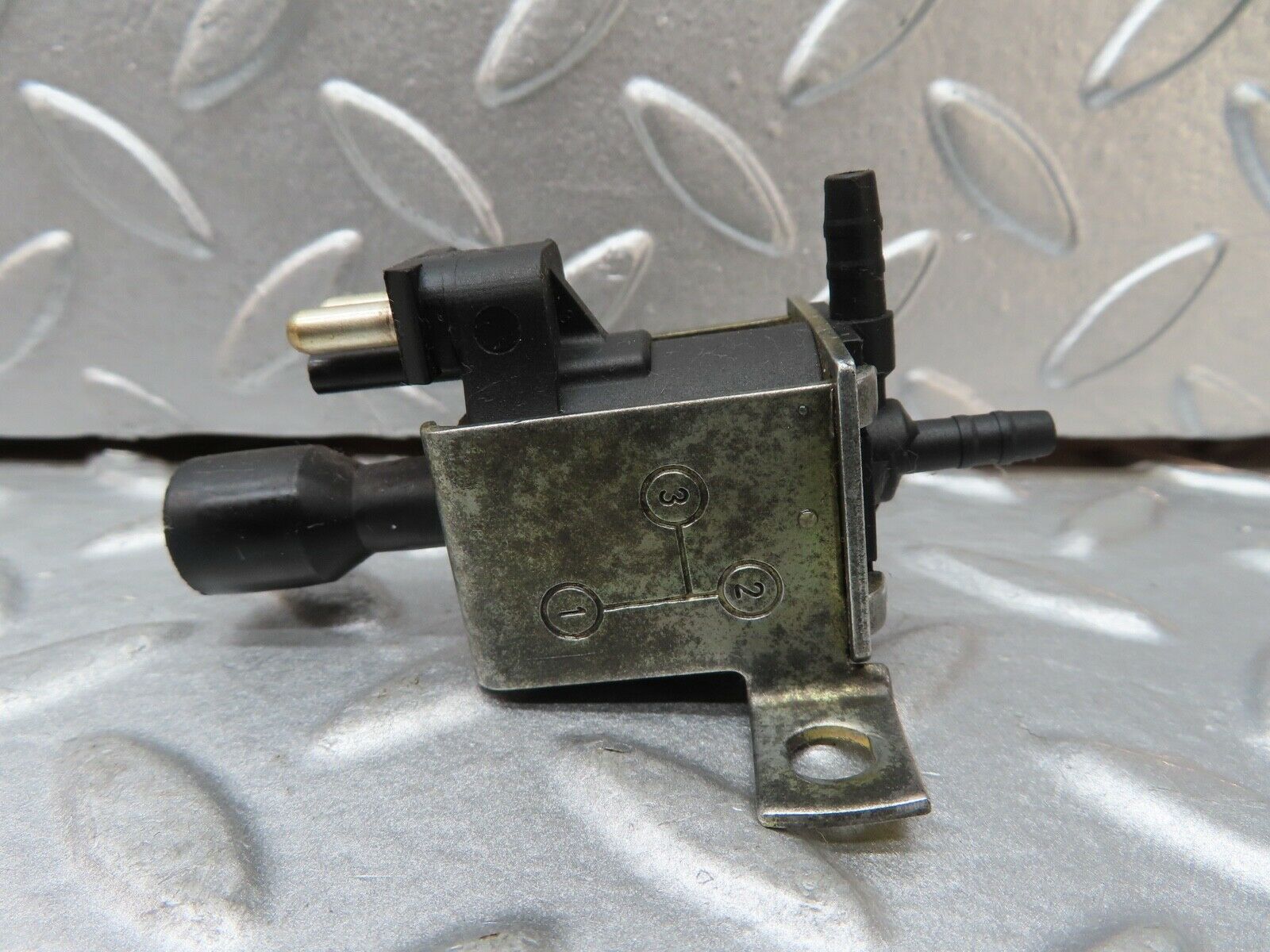 17448 Mercedes-Benz R129 300SL Coupe Vacuum Control Valve 0015407097