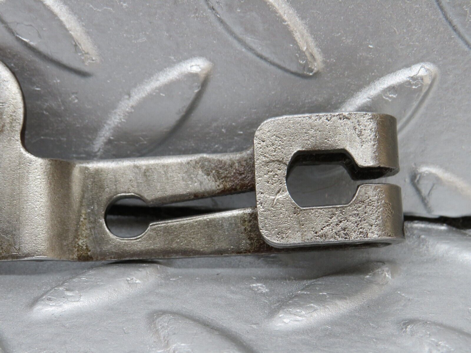 34571 Mercedes-Benz C126 380SEC Automatic Gearbox Linkage Bracket 722.310