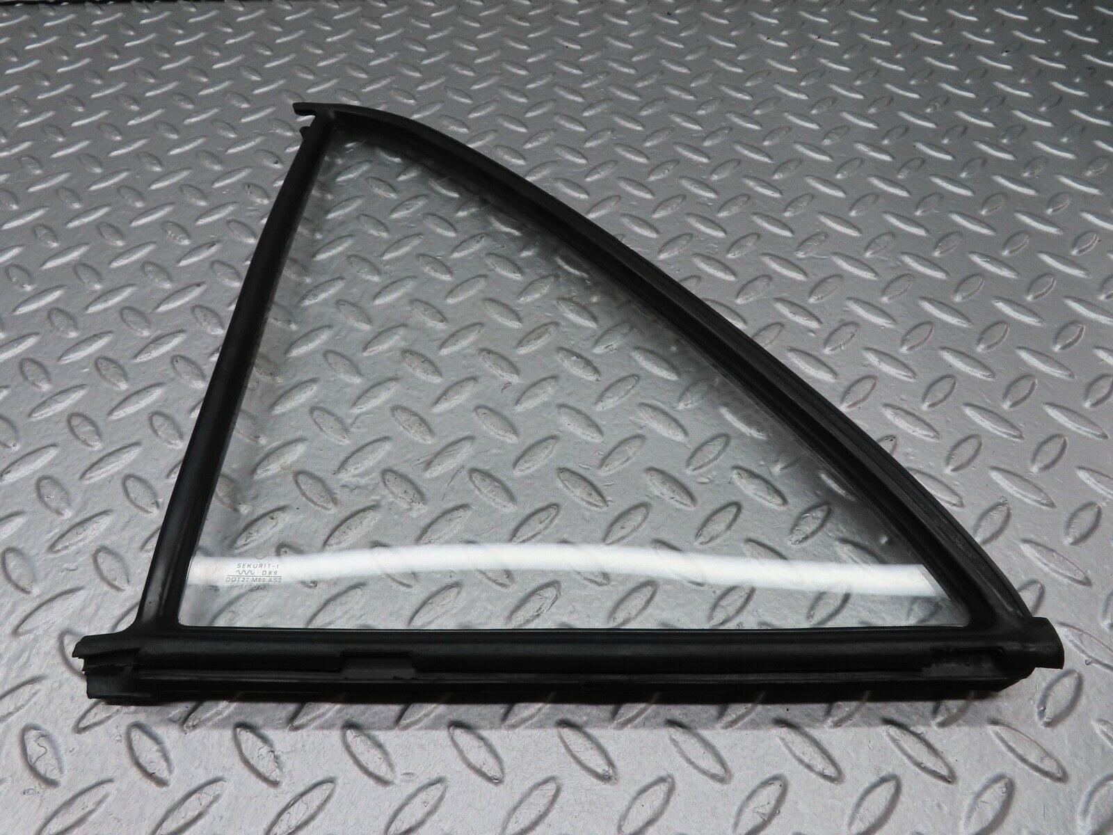 18074 Mercedes-Benz W123 200 Rear Left Quarter Window Glass 1237350124