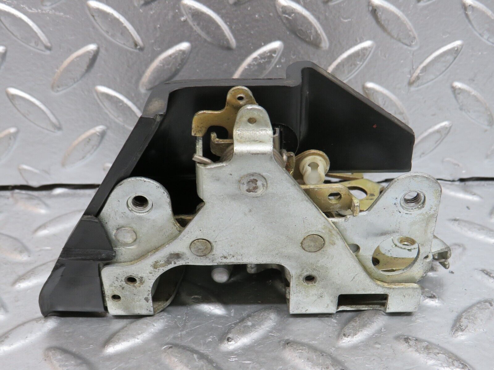 29670 Mercedes-Benz W123 230E Rear Left Door Lock Mechanism 1237230108