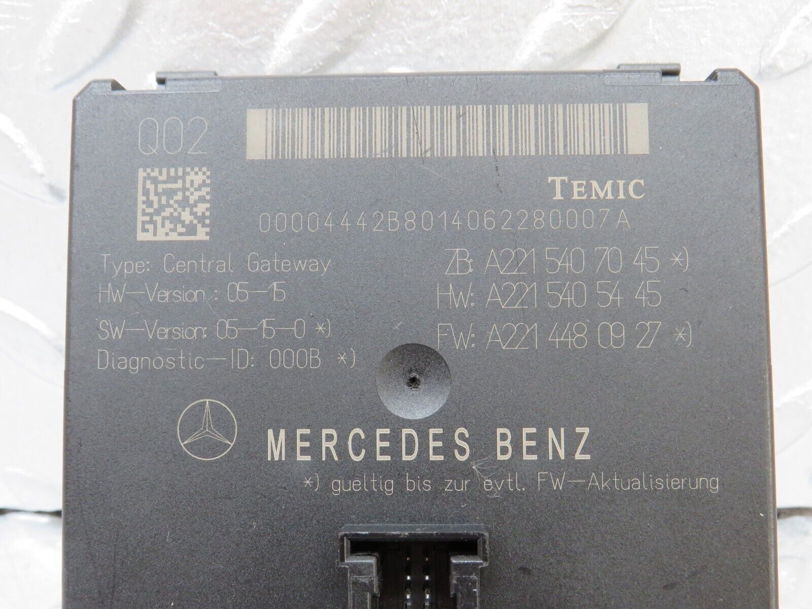 35147 Mercedes-Benz W221 Central Gateway ECU 2215407045