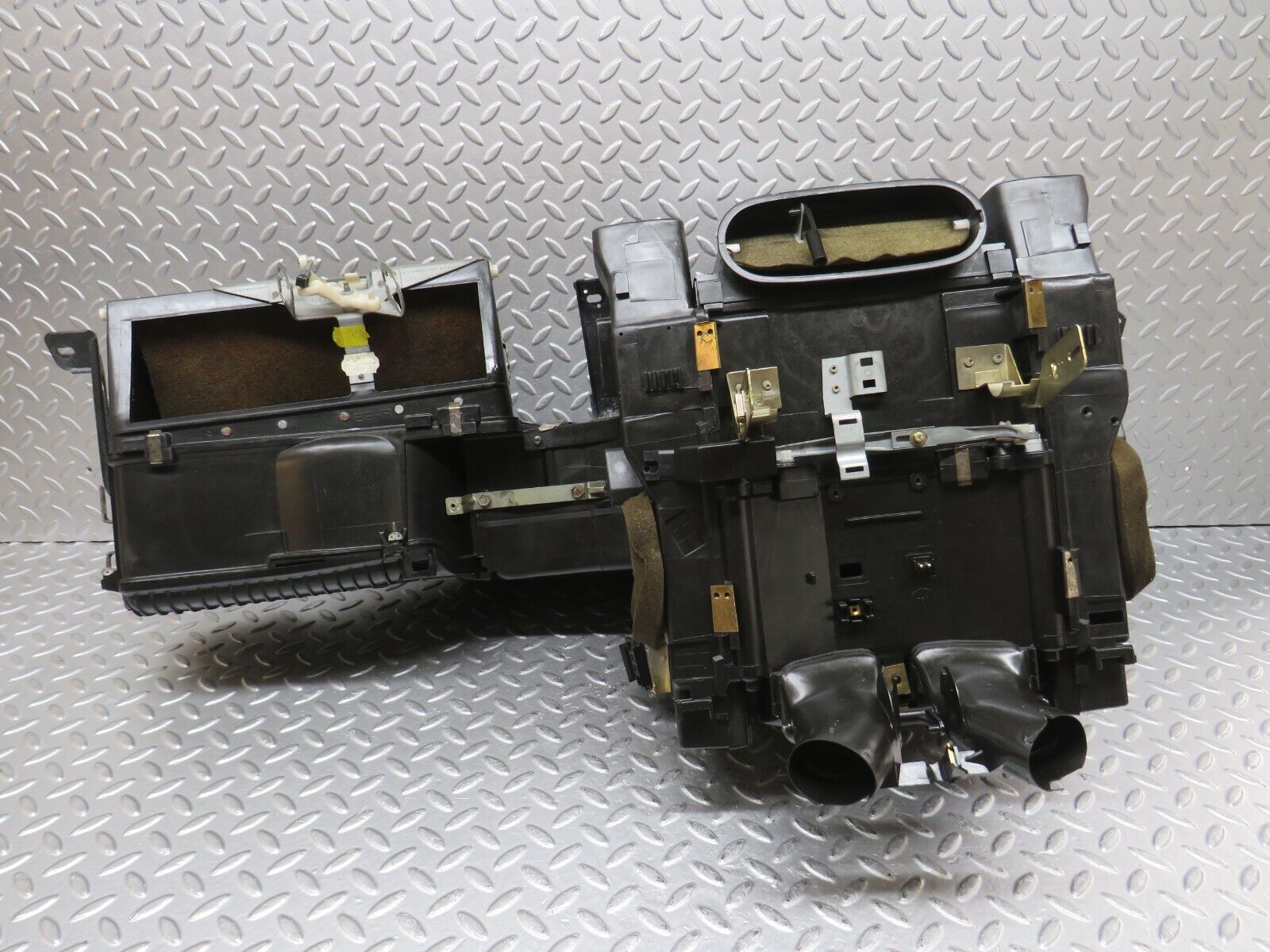 36315 Mercedes-Benz W126 420SE Heater Box Blower Housing Behr