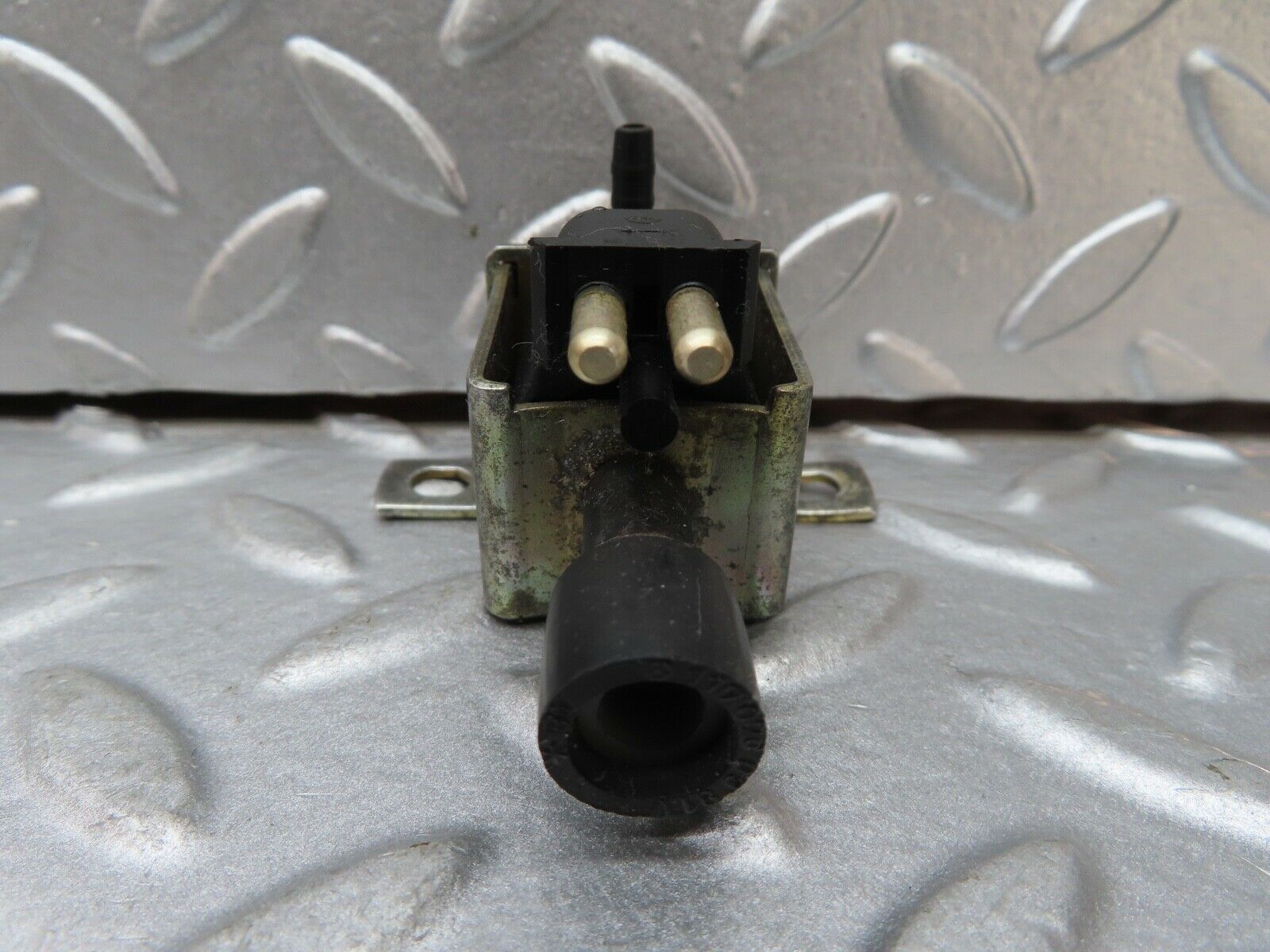 17448 Mercedes-Benz R129 300SL Coupe Vacuum Control Valve 0015407097