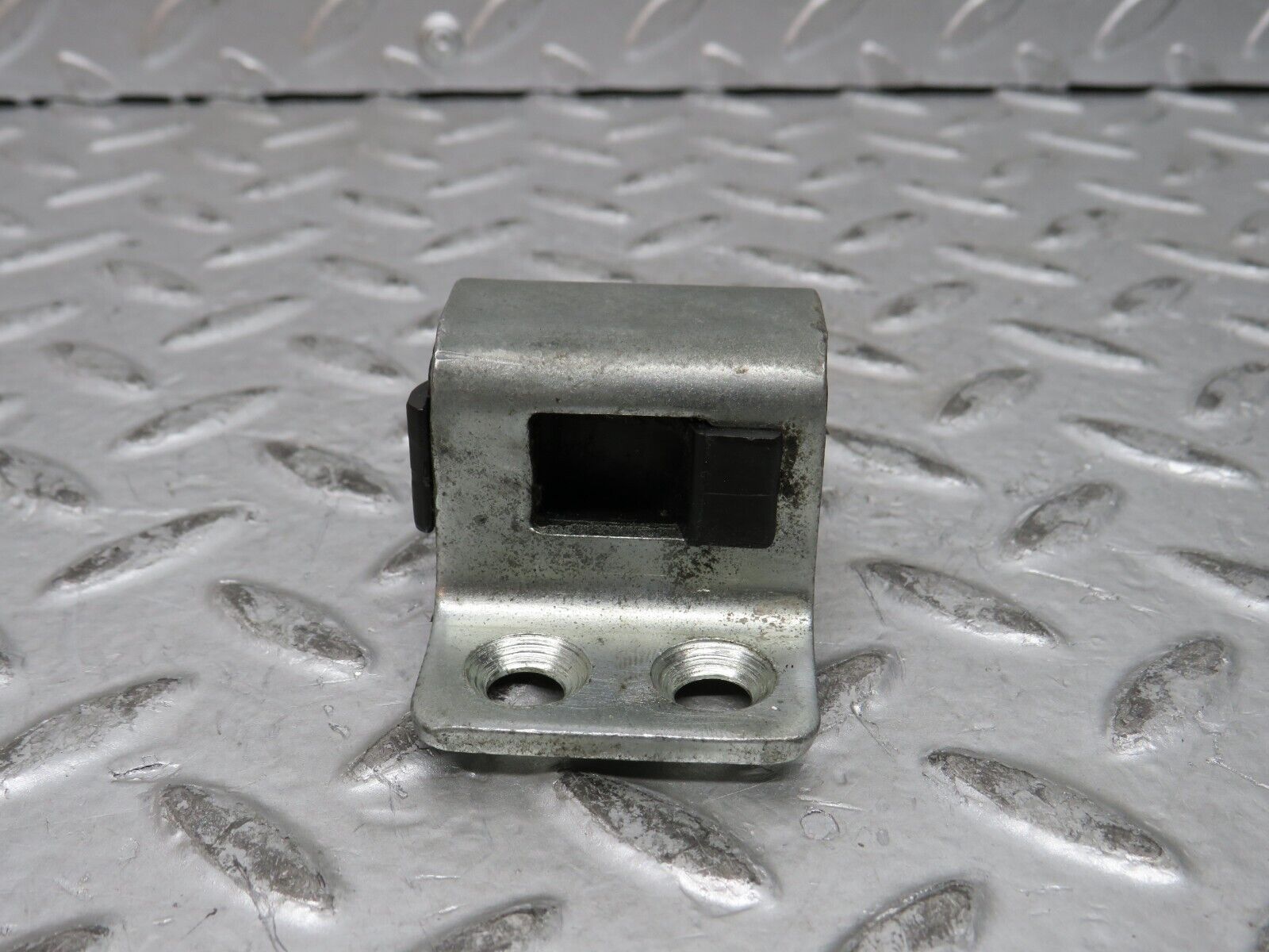 28306 Mercedes-Benz S123 240D Wagon Door Lock Latch Front Right