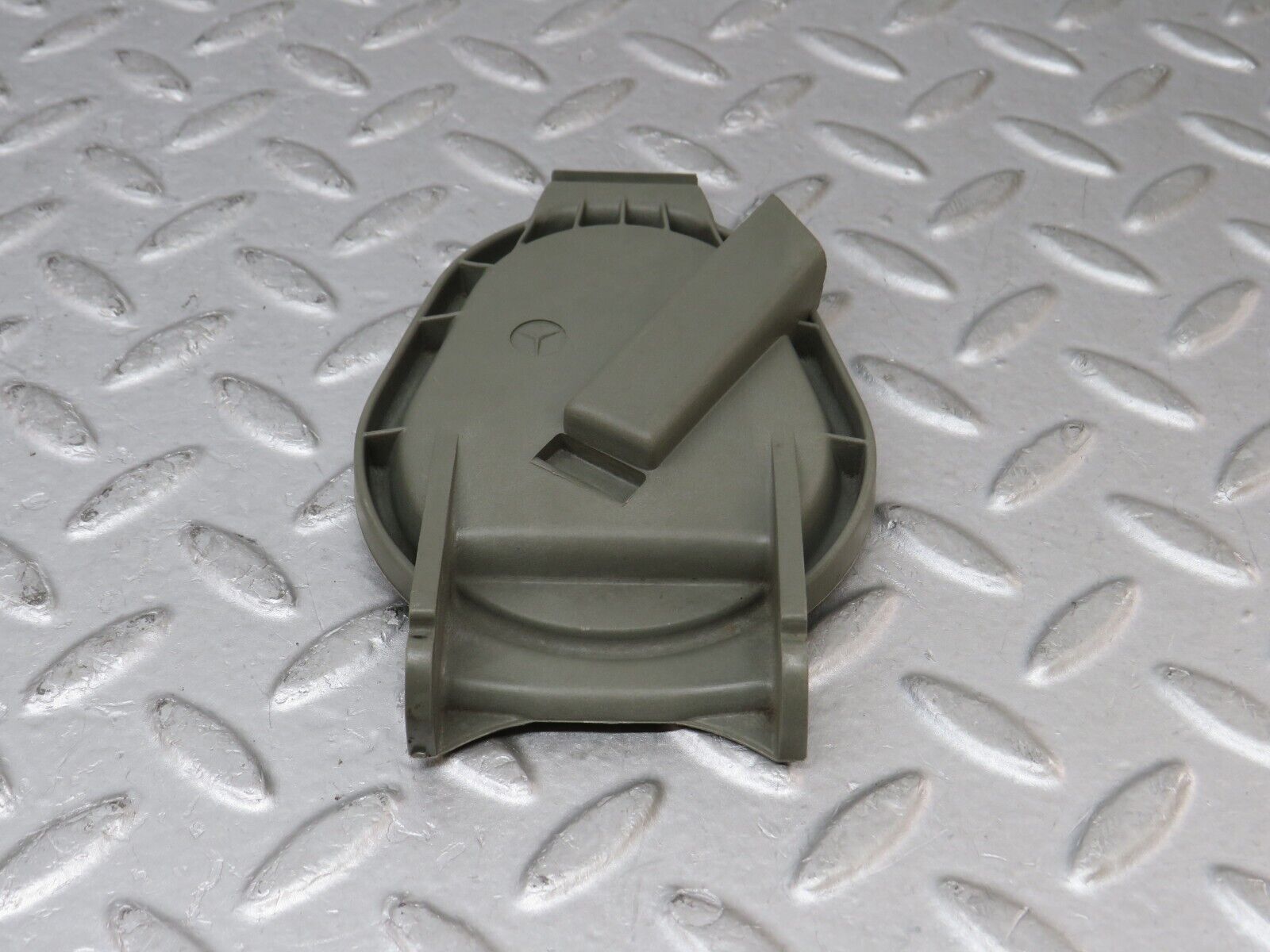 36379 Mercedes-Benz W126 420SE Headlight Lid Cover