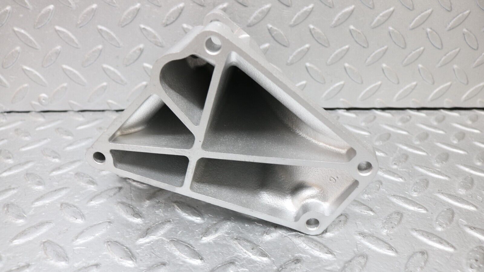 37224 Mercedes-Benz C126 420SEC Coupe Alternator Generator Bracket 1171550735