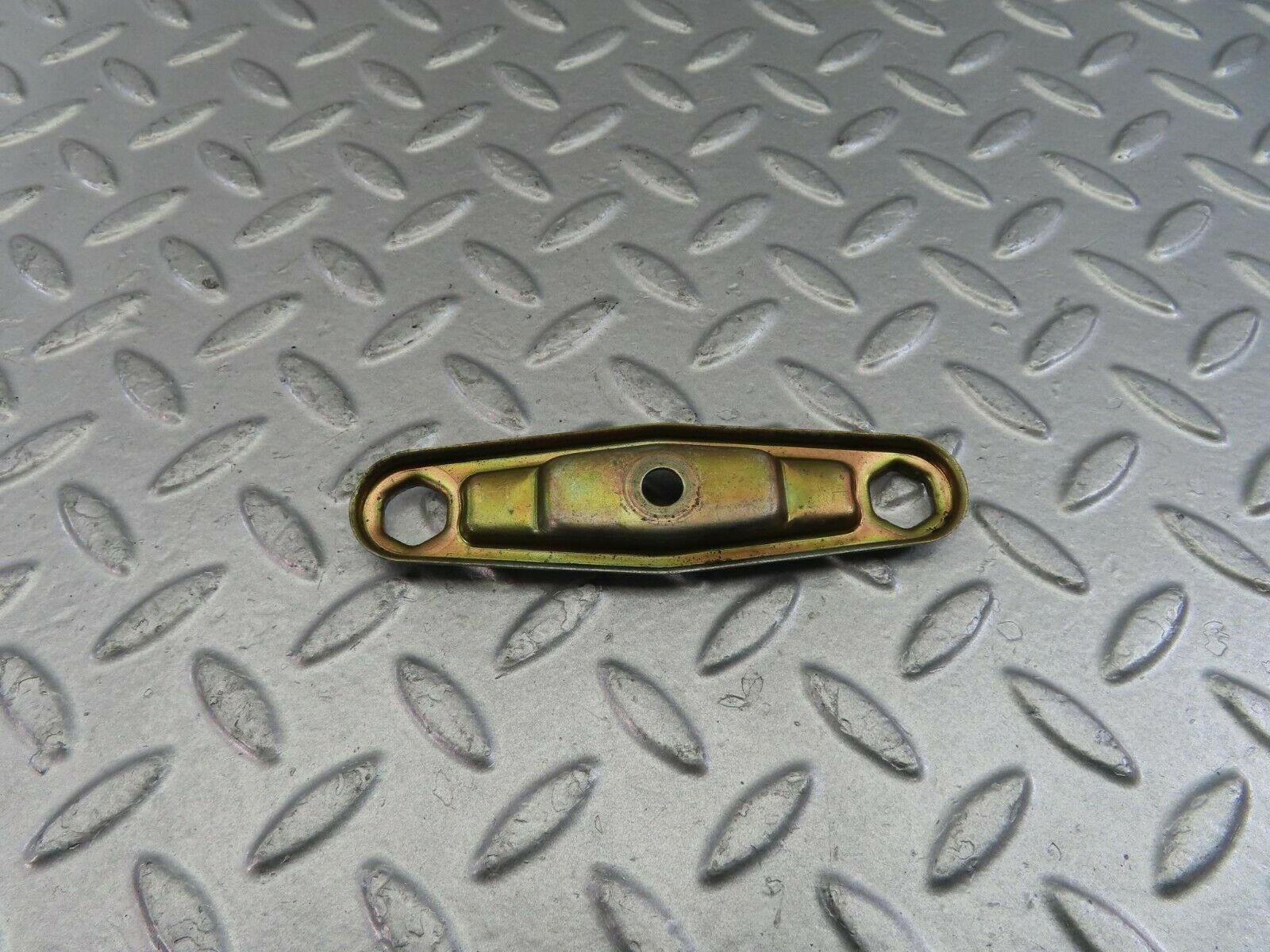 10083 Mercedes-Benz C123 230CE Coupe Fuel Injector Nozzle Clamp Bracket