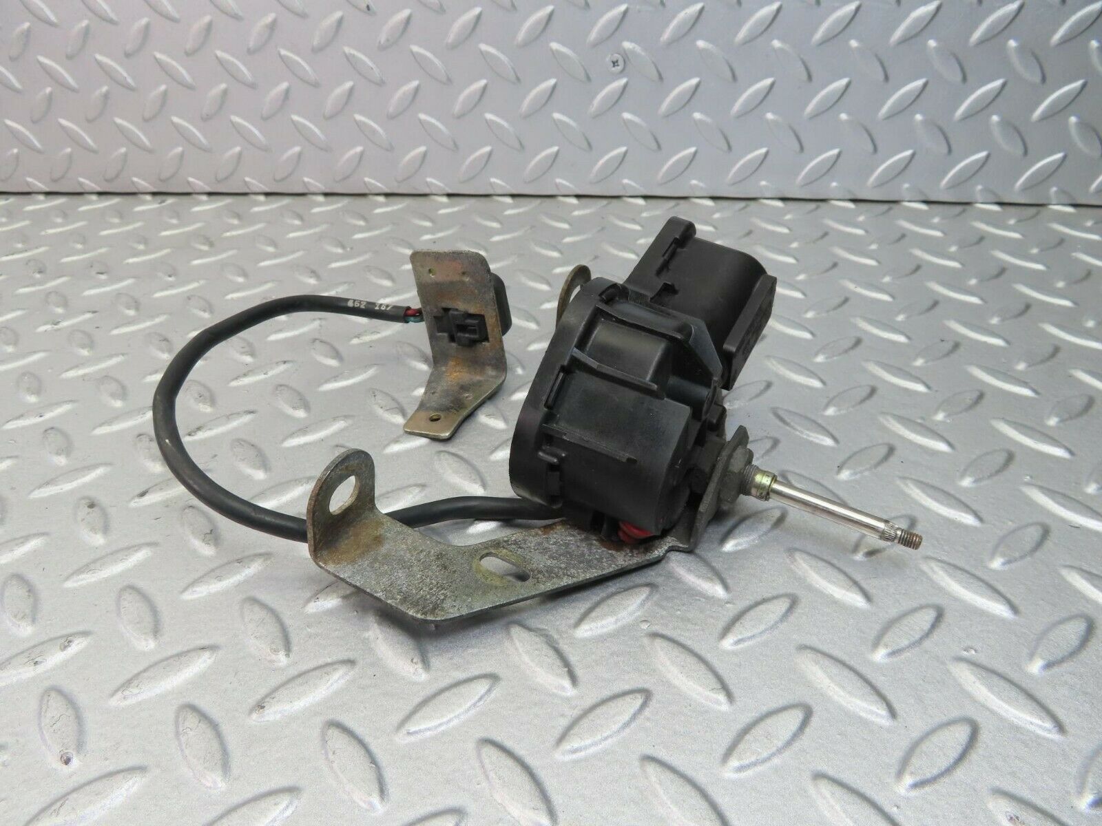 8777 Mercedes-Benz W126 Right Headlight Wiper Motor 1268205242