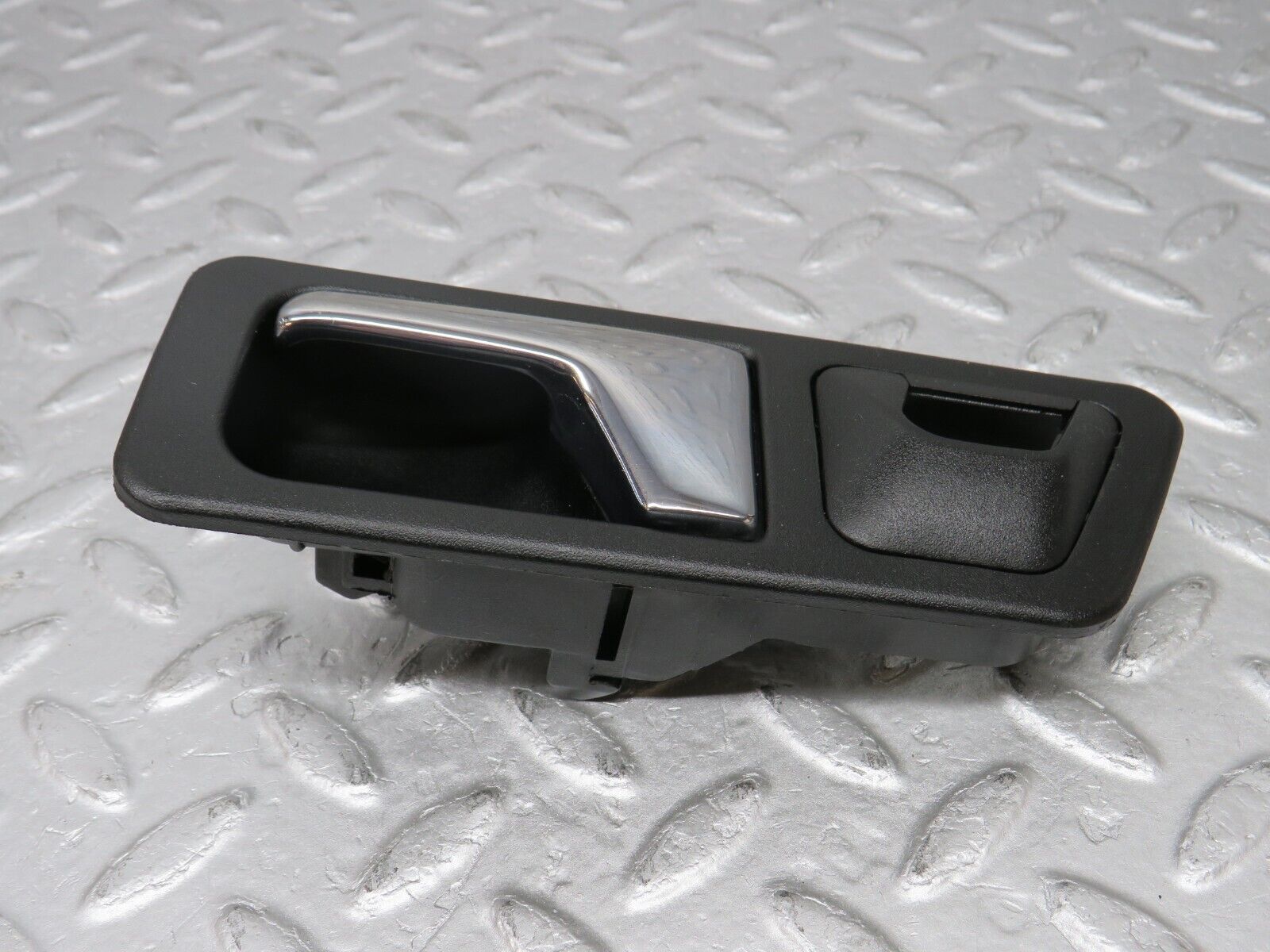 36619 Mercedes-Benz W201 190E 2.0L Left Interior Door Handle 2017660164