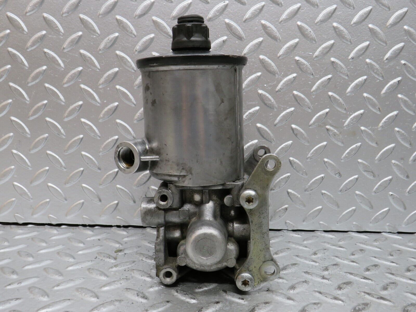 29027 Mercedes-Benz C124 320CE Coupe Power Steering Pump 2104662601 7681900503