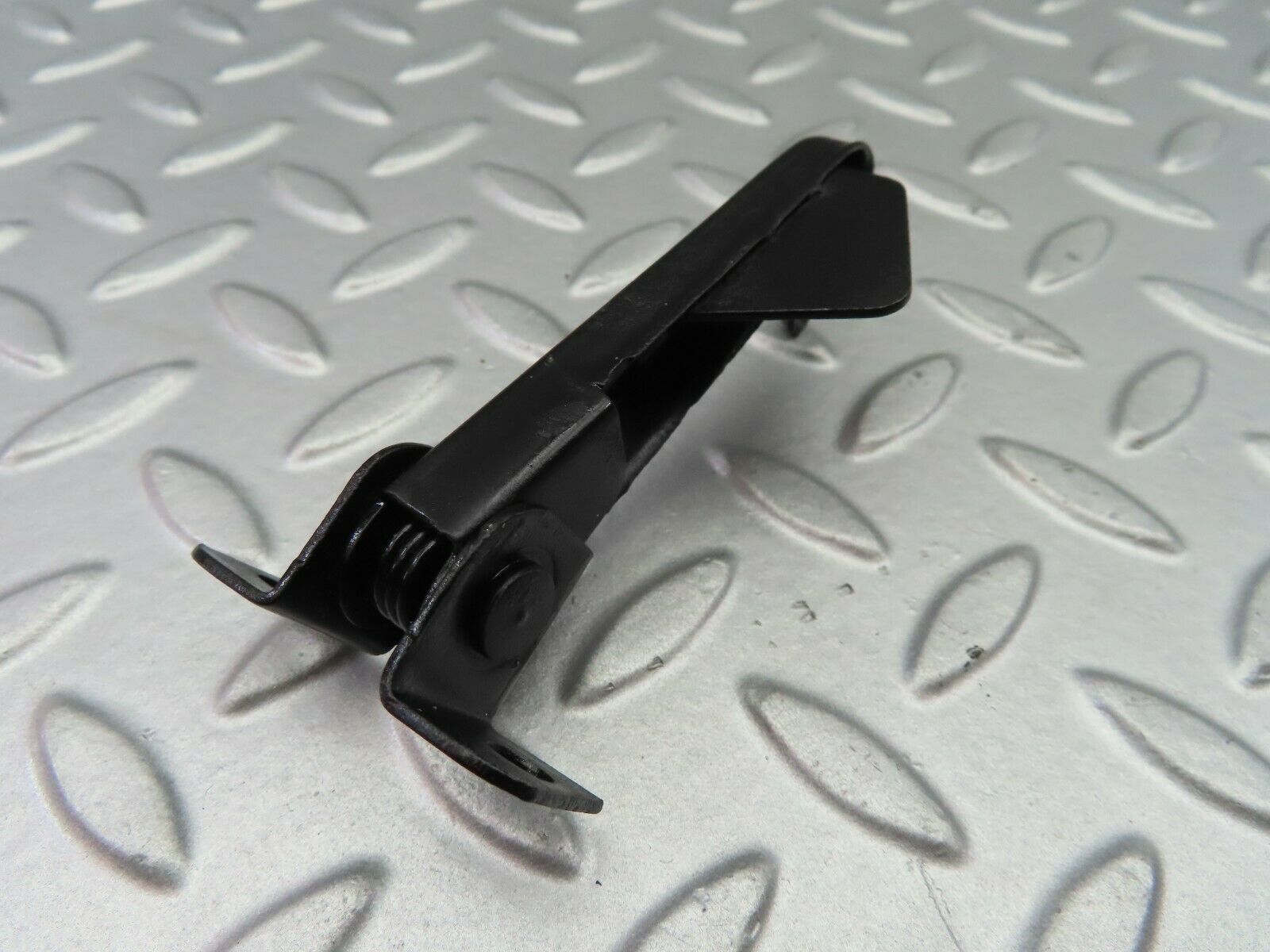 7061 Mercedes-Benz C107 350SLC Coupe Bonnet Safety Latch