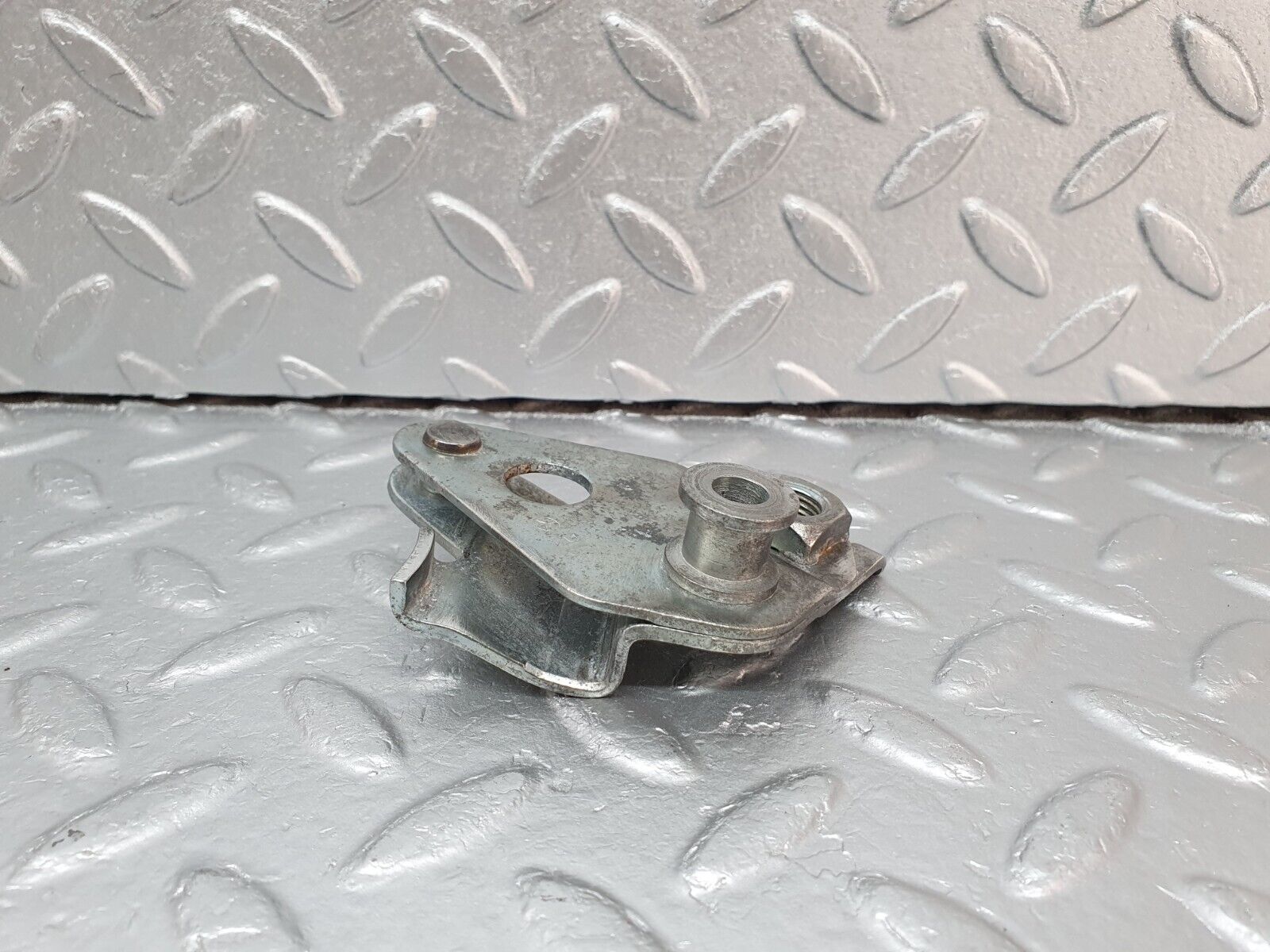 40796 Mercedes-Benz W123 300D Front Right Seat Belt Bracket