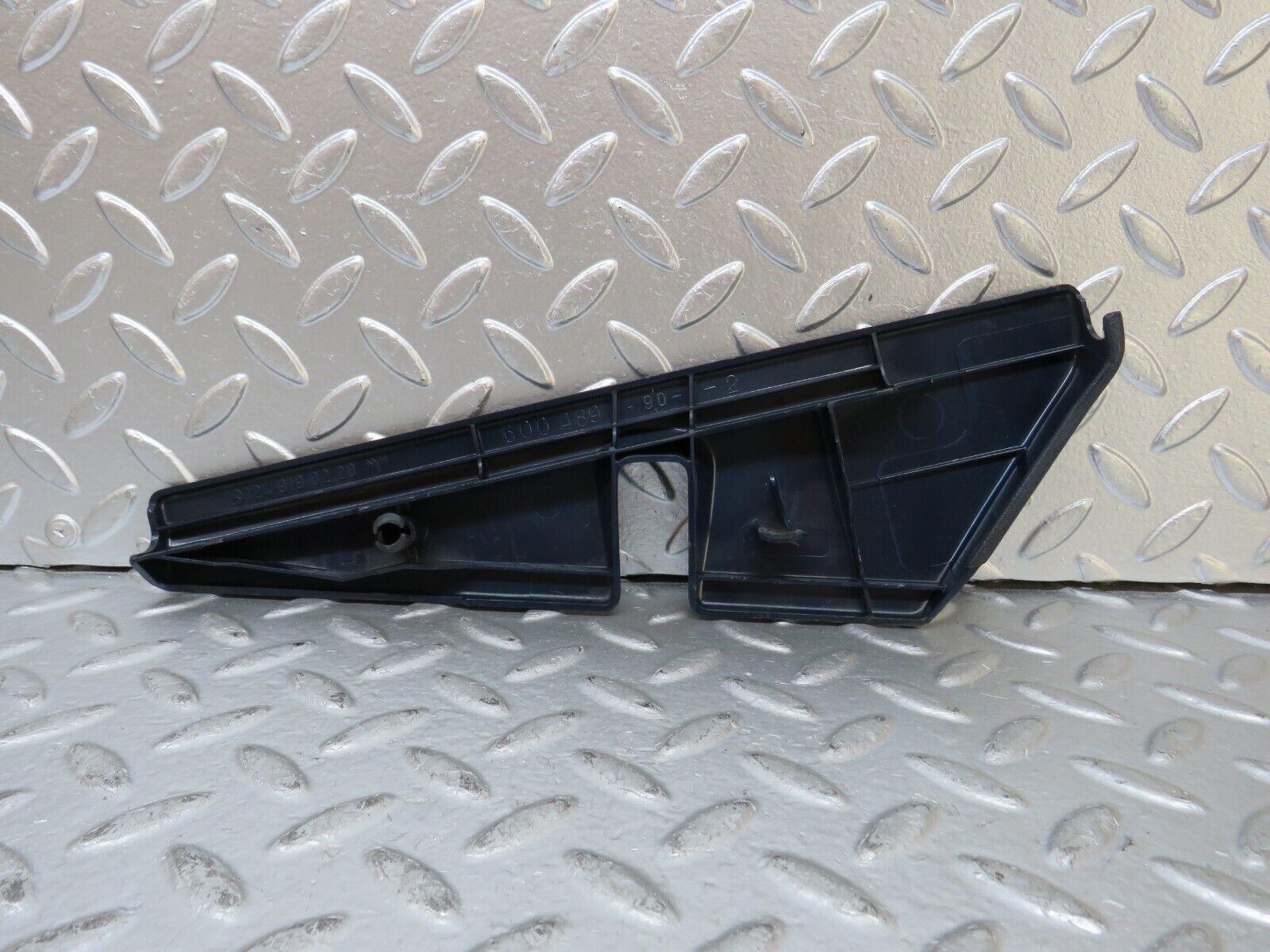 25333 Mercedes-Benz W201 190D Front Right Seat Cover 1249190220