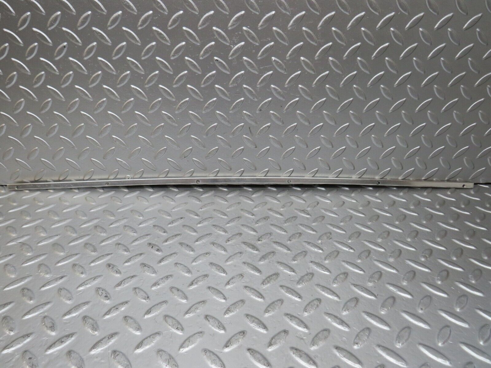 25804 Mercedes-Benz W124 280E Sunroof Chrome Trim