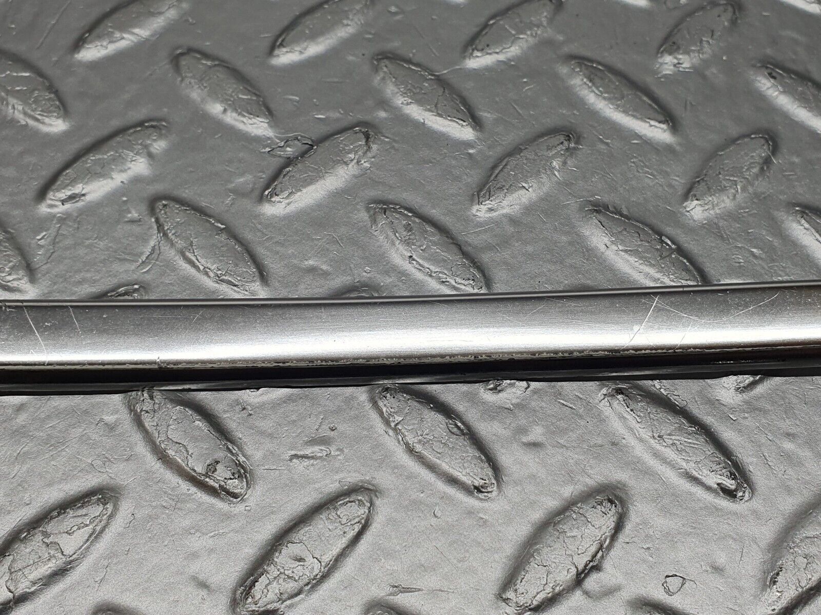 40776 Mercedes-Benz W123 300D Front Right Door Window Chrome Frame