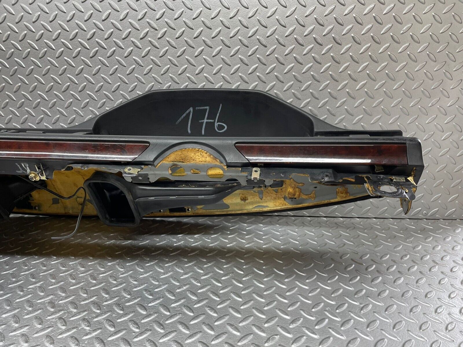 37966 Mercedes-Benz A124 320E Cabriolet Dashboard Black