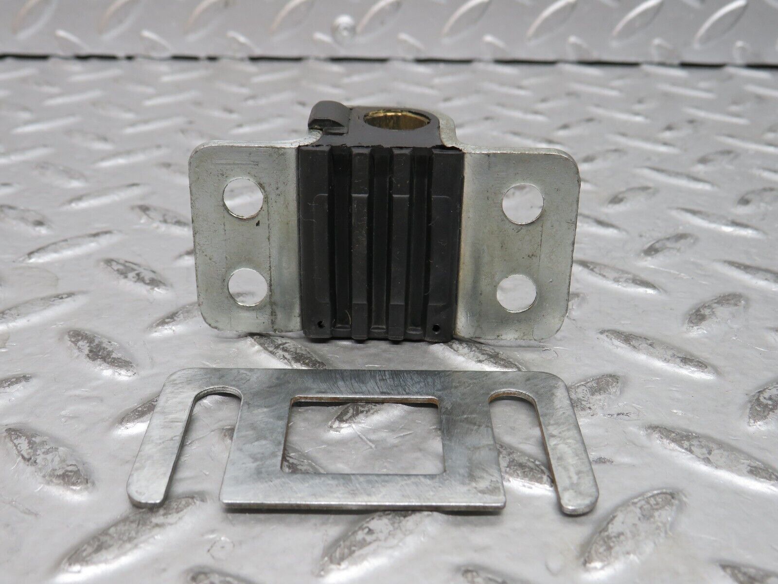 28309 Mercedes-Benz S123 240D Wagon Door Lock Latch Left