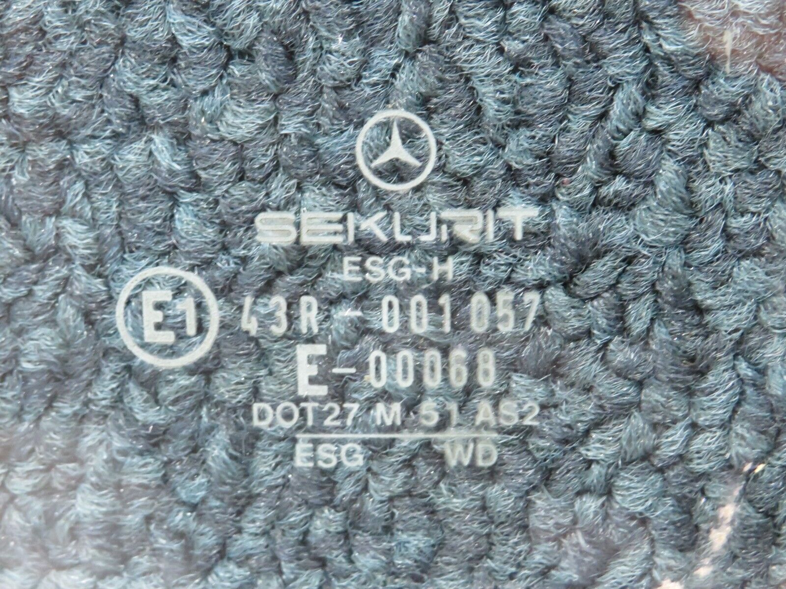 30930 Mercedes-Benz W201 190E 2.0L Front Left Door Window Glass