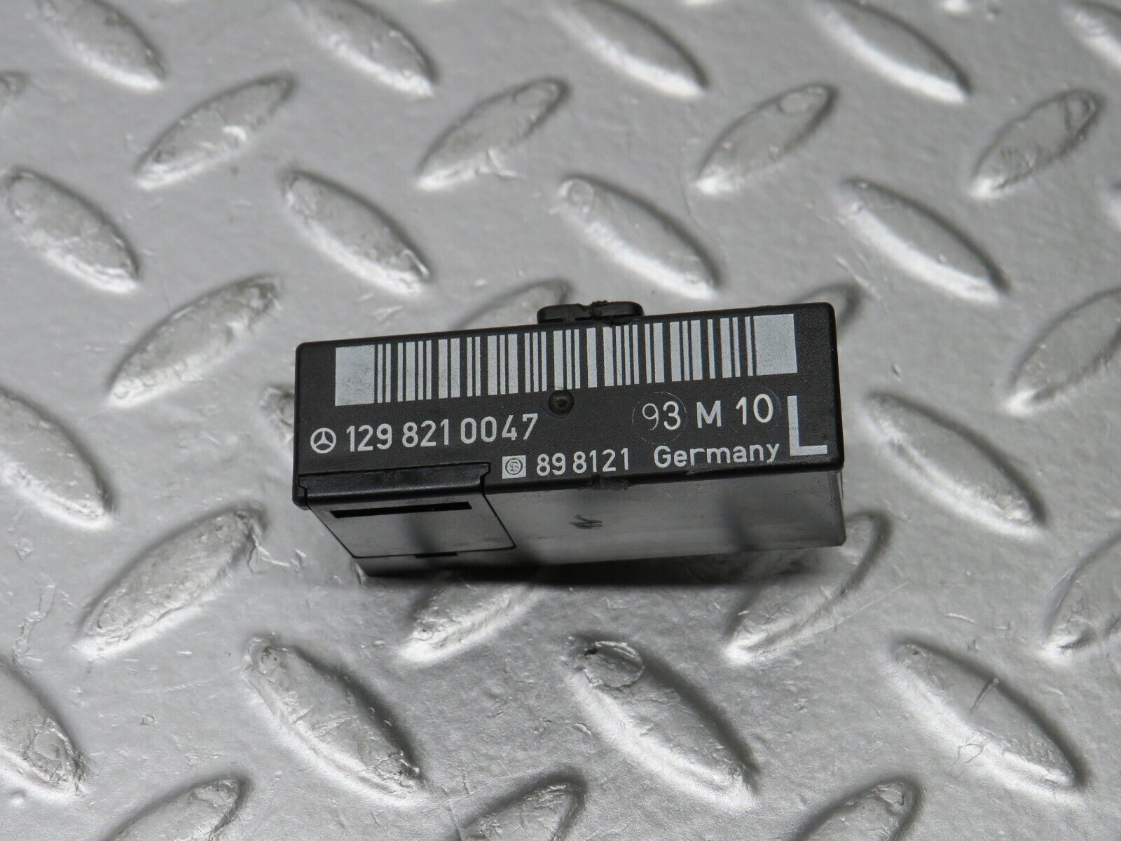 38395 Mercedes-Benz R129 280SL Coupe Left Seat Locking Relay 1298210047