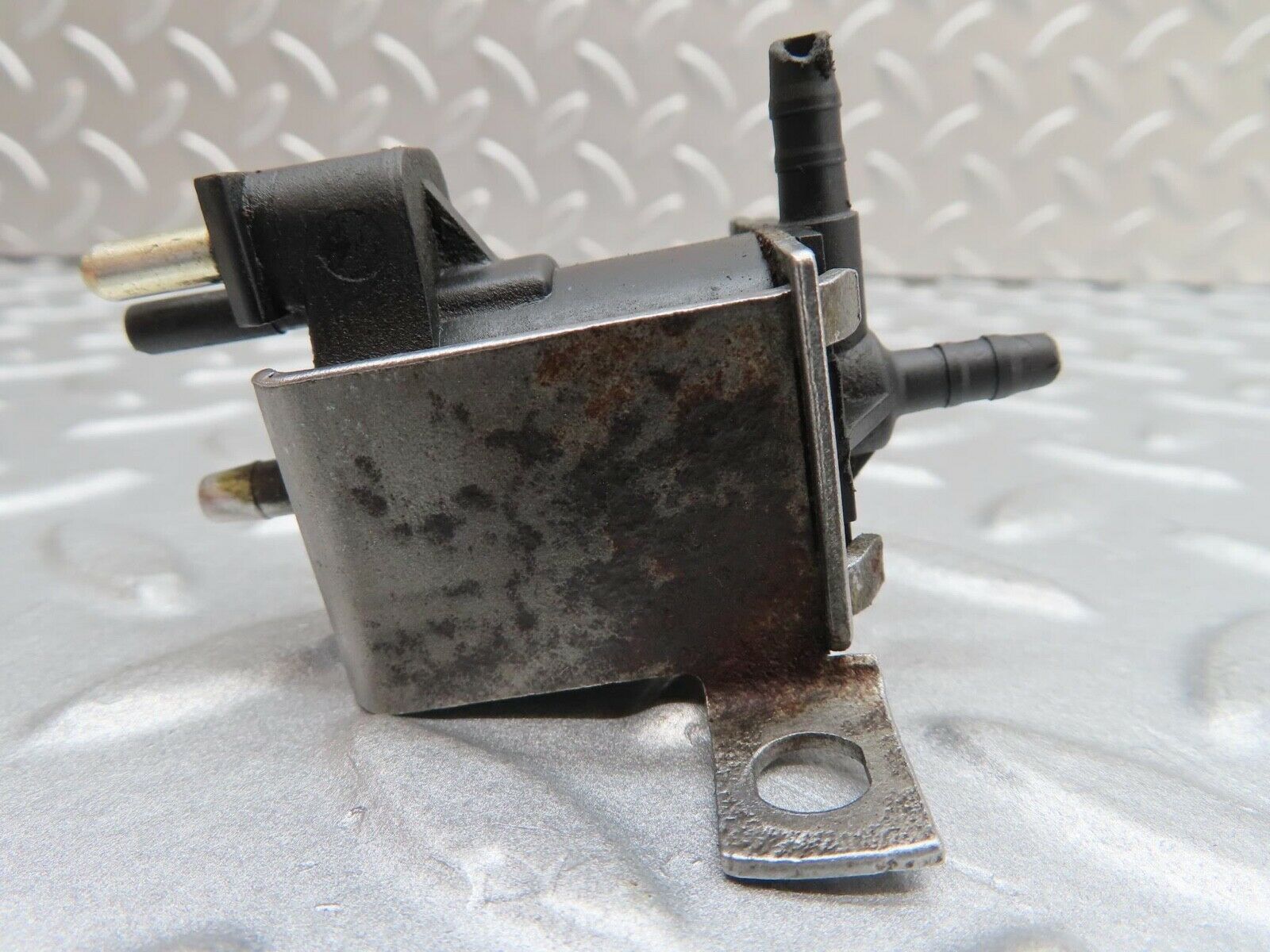 16124 Mercedes-Benz W123 280E Vacuum Solenoid 0015406897