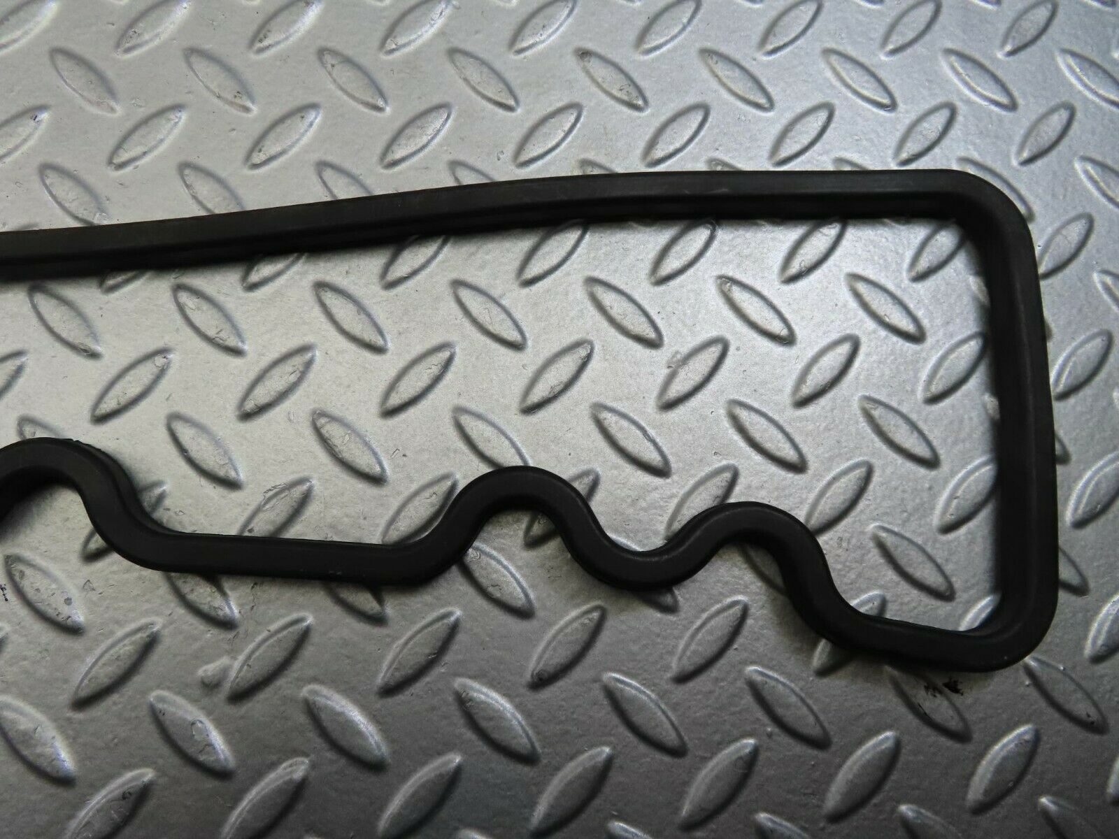 9042 Mercedes-Benz W108 Valve Cover Gasket Seal 1300160221