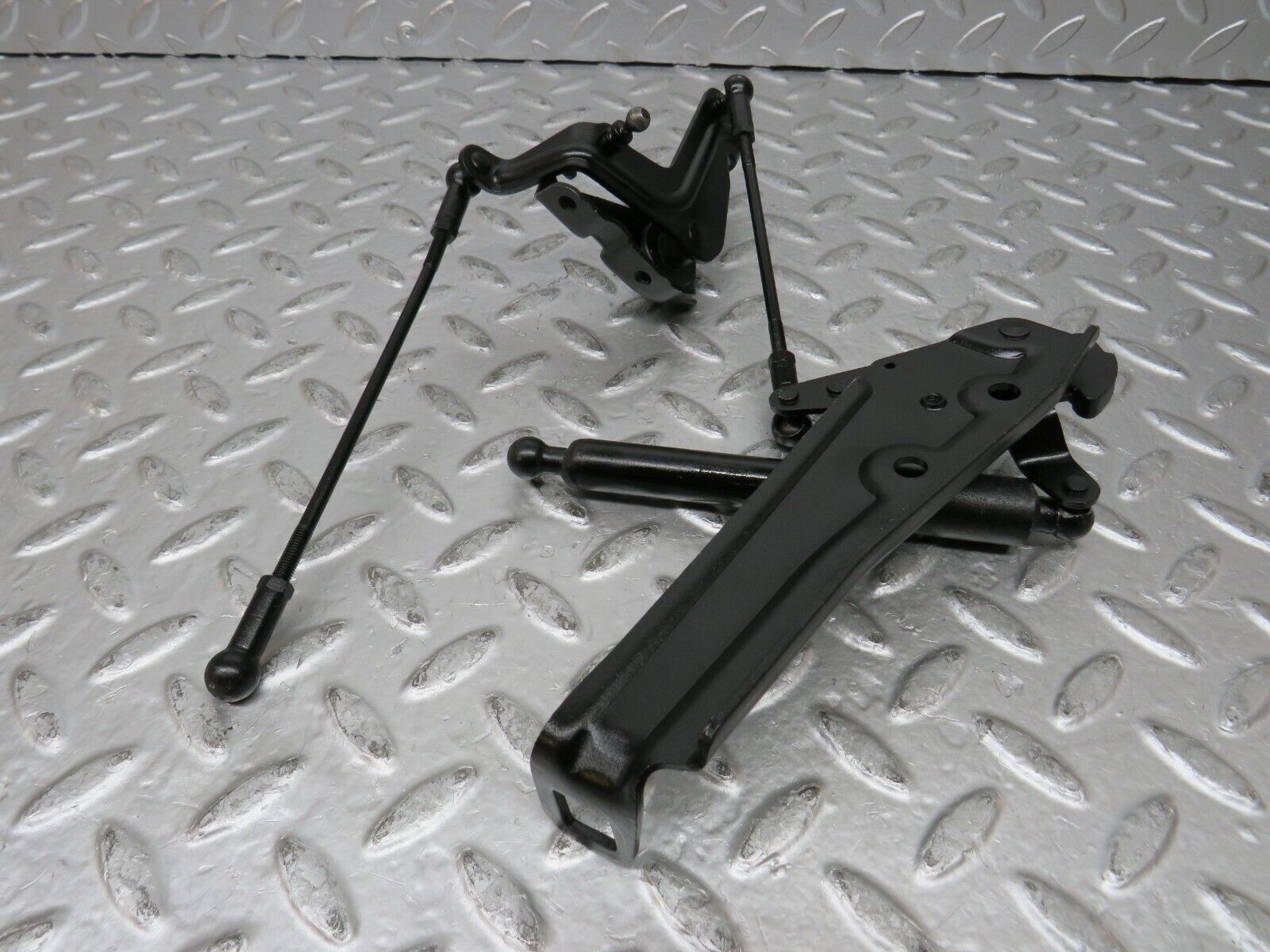 26985 Mercedes-Benz W123 240D Throttle Linkage